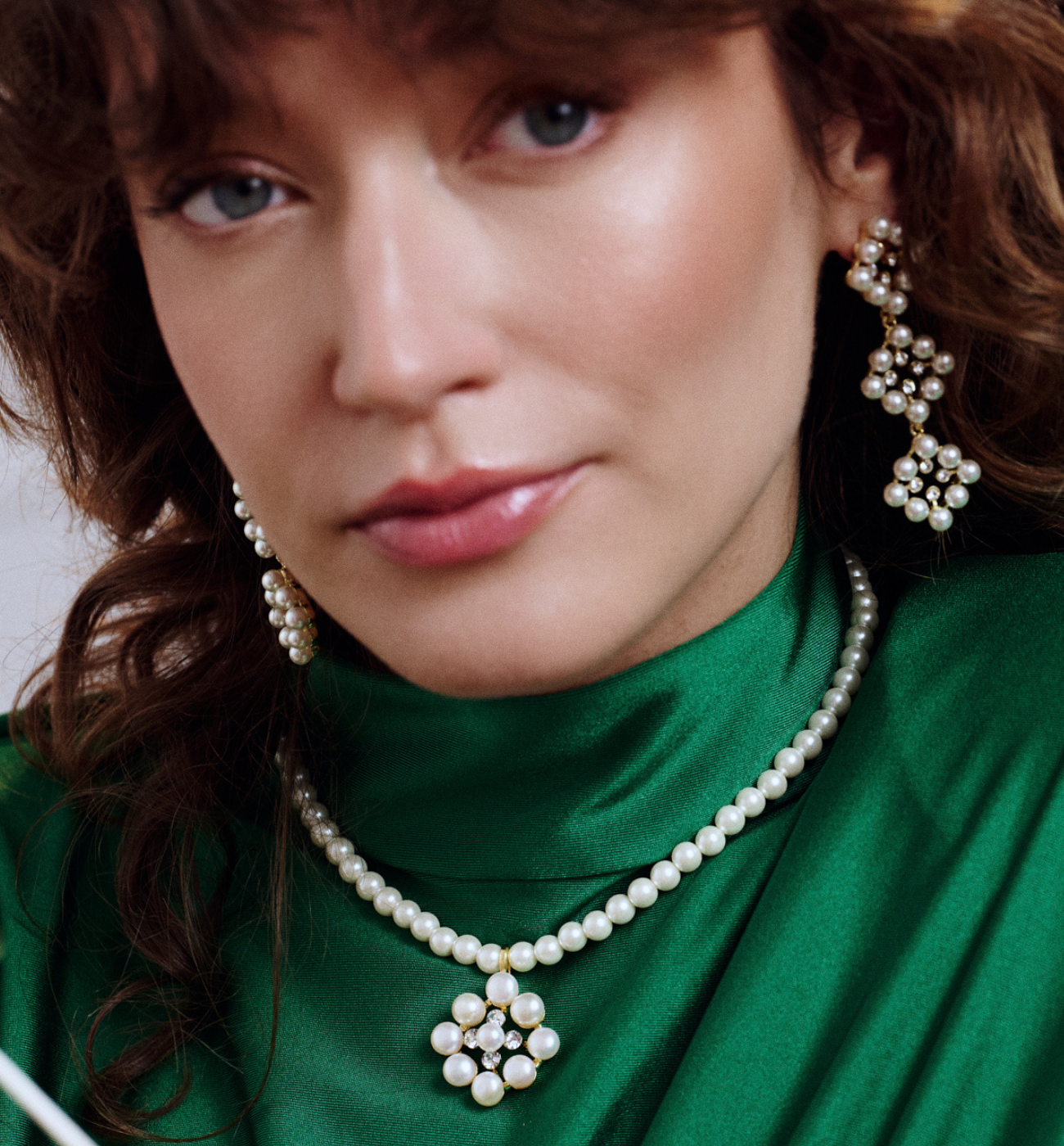 Naszyjnik z perełkami i zawieszką z perłami NPE0355