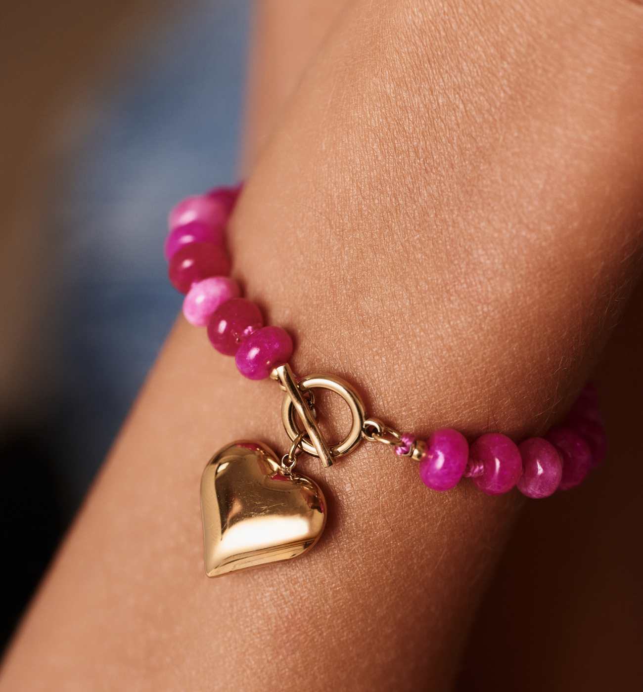 Bransoletka fuksjowa ze złotym sercem - By Dziubeka