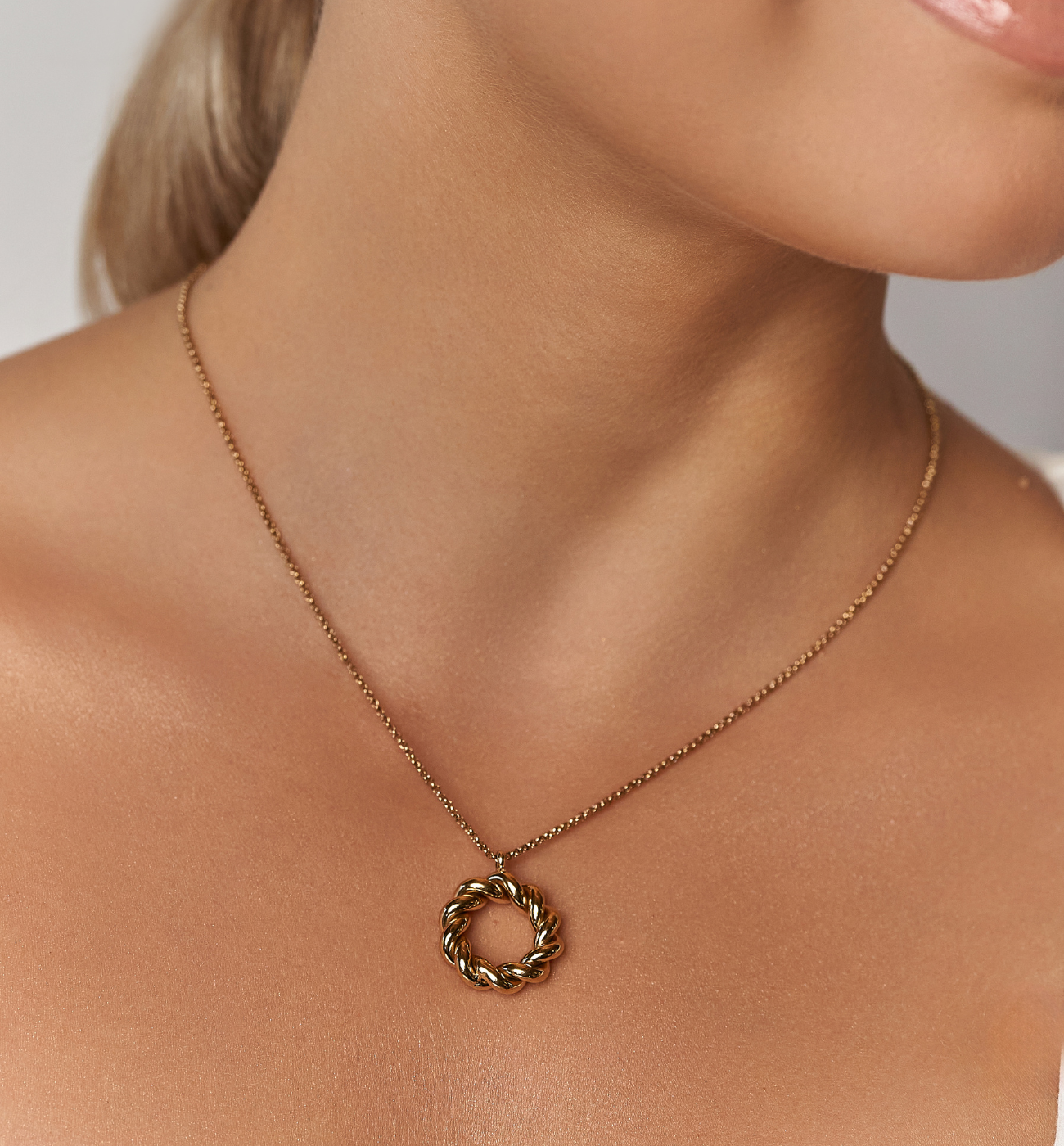 Naszyjnik złoty z okrągłą zawieszką Satoko - By Dziubeka