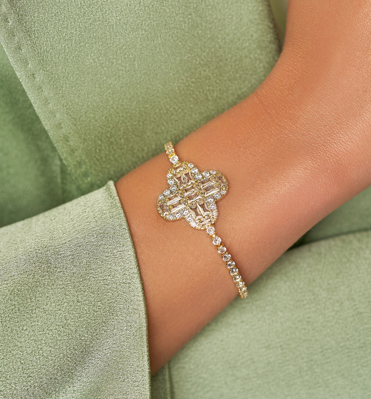 Bransoletka złota z kryształową koniczynką Cristal Clover BSS0188