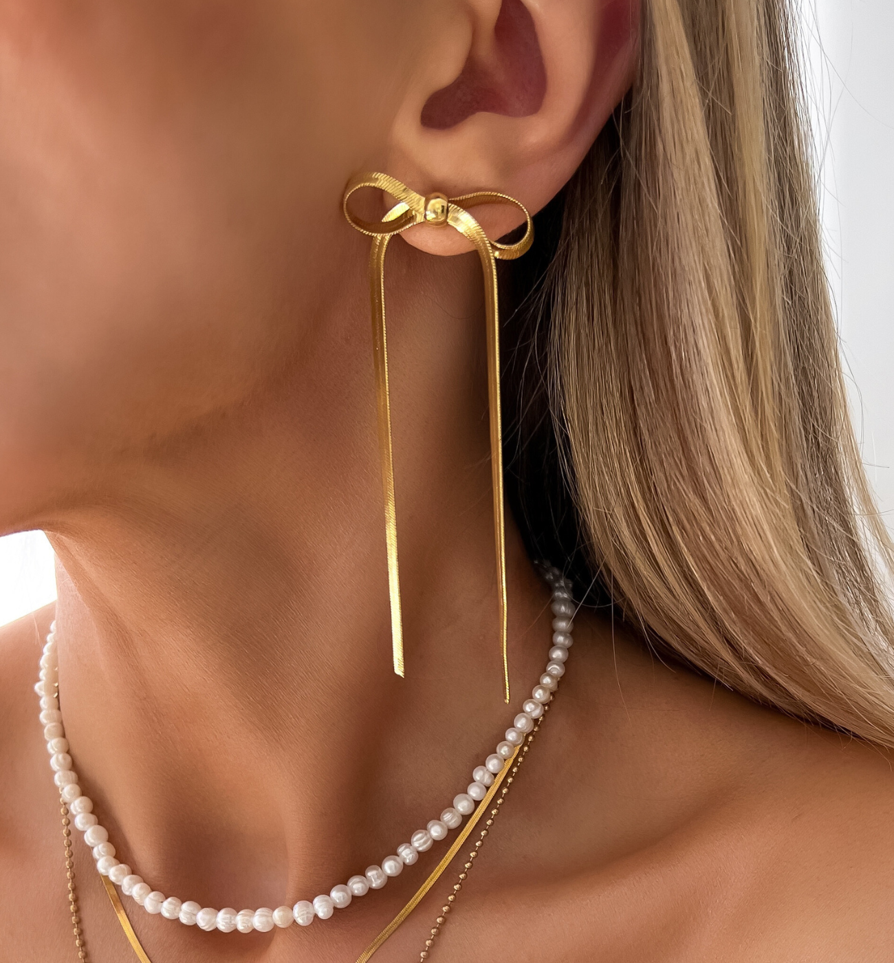 Kolczyki złote kokardki Evening Elegance - By Dziubeka