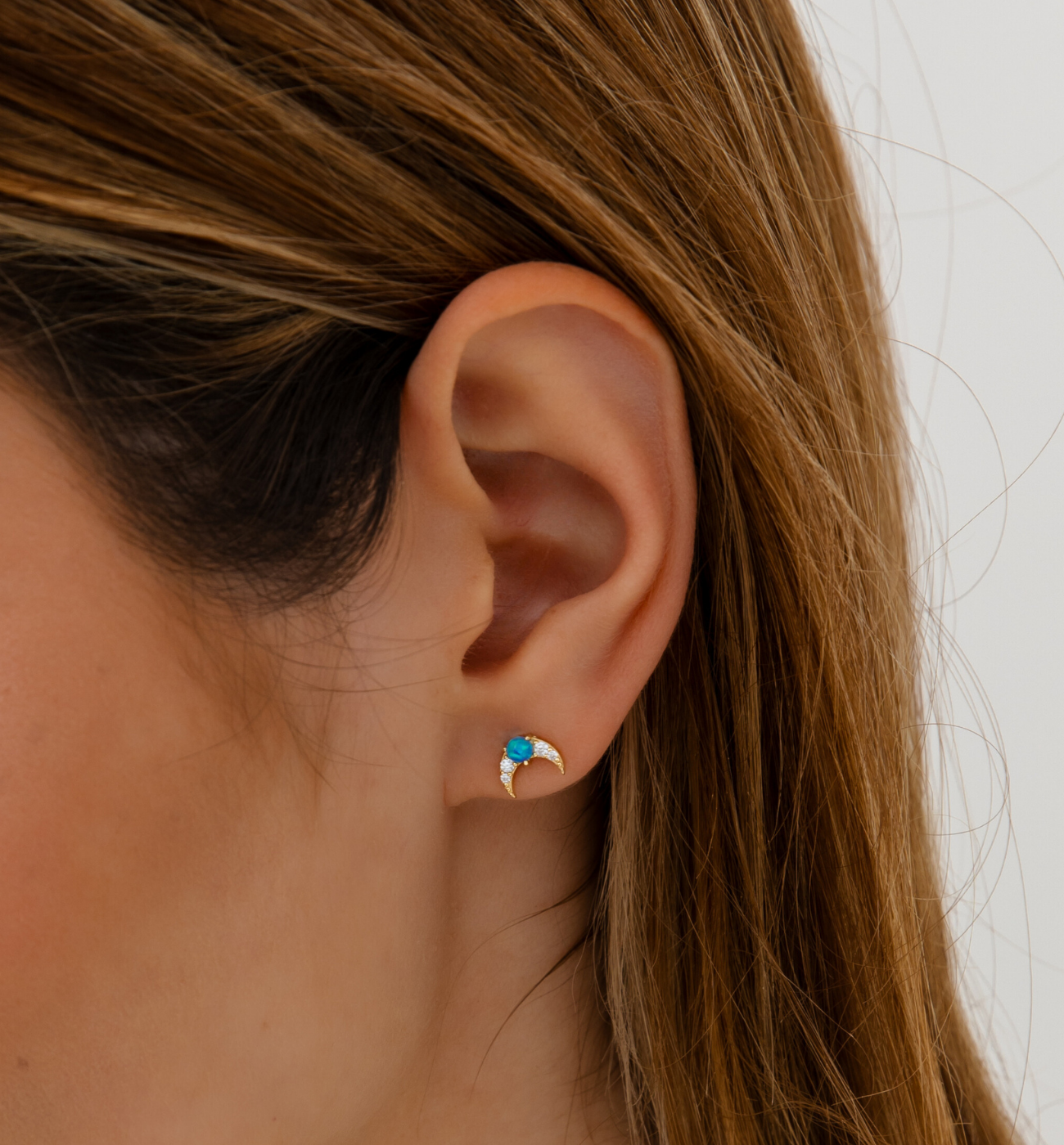 Kolczyki złote z księżycem i błękitnym opalem KCA0031 - By Dziubeka