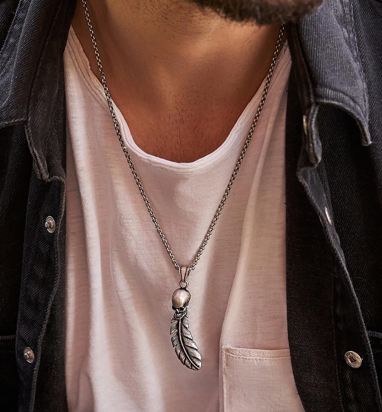 Naszyjnik męski z piórkiem i czaszką Thorleif - By Dziubeka
