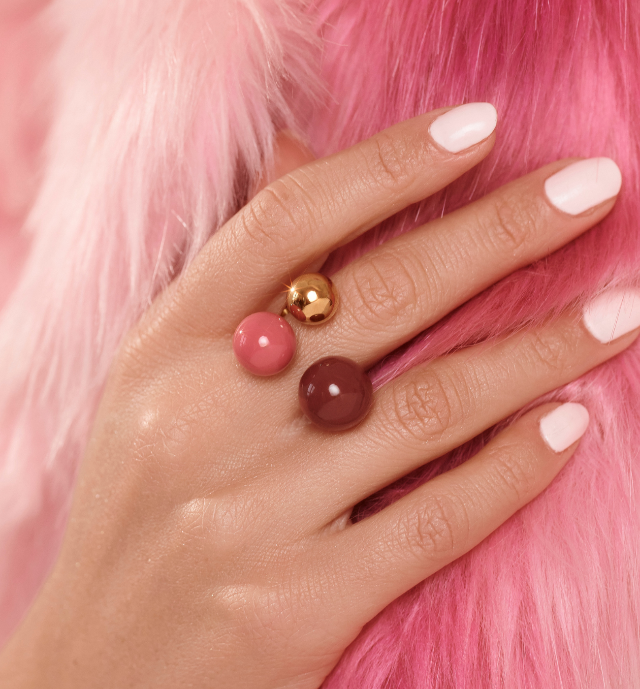 Pierścionek z kulkami w odcieniach burgundu i fuksji - By Dziubeka