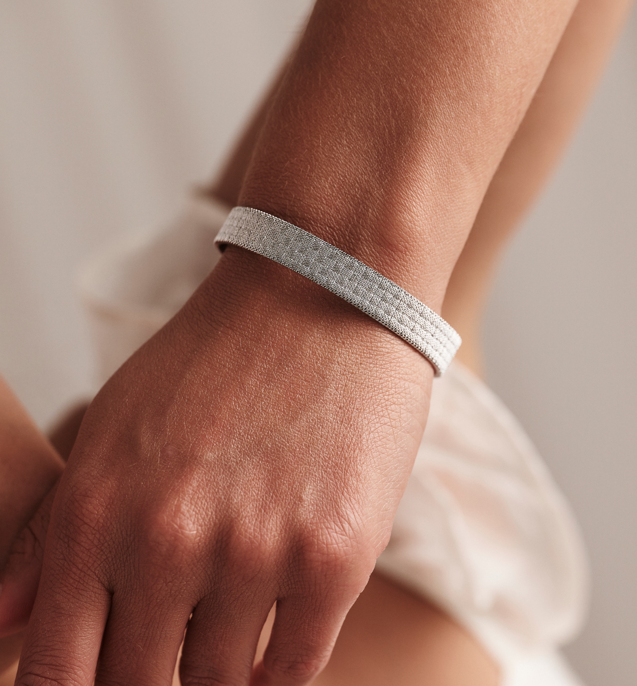 Bransoletka obręcz srebrna BSY0449