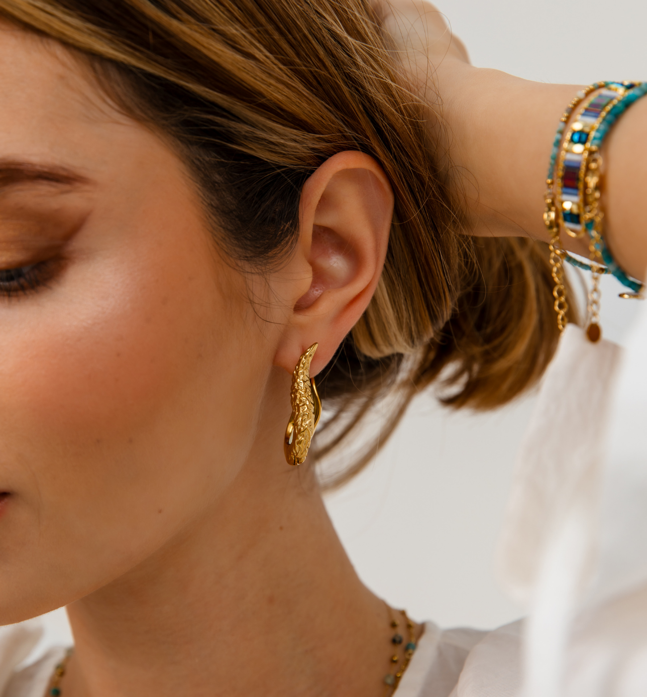 Kolczyki duże teksturowe złote Textured - By Dziubeka