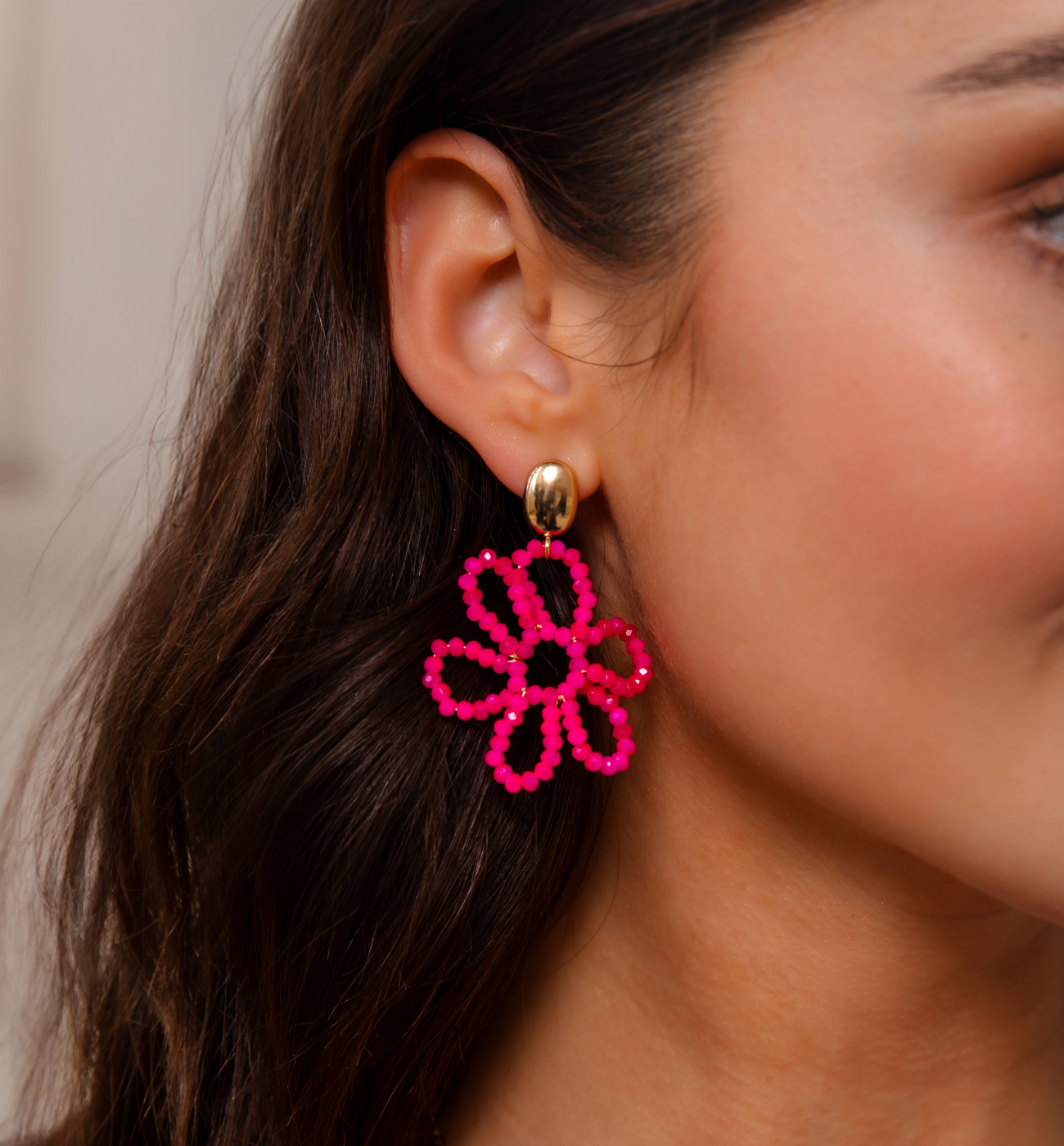 Kolczyki kwiaty z fuksjowymi kryształkami KWE0192