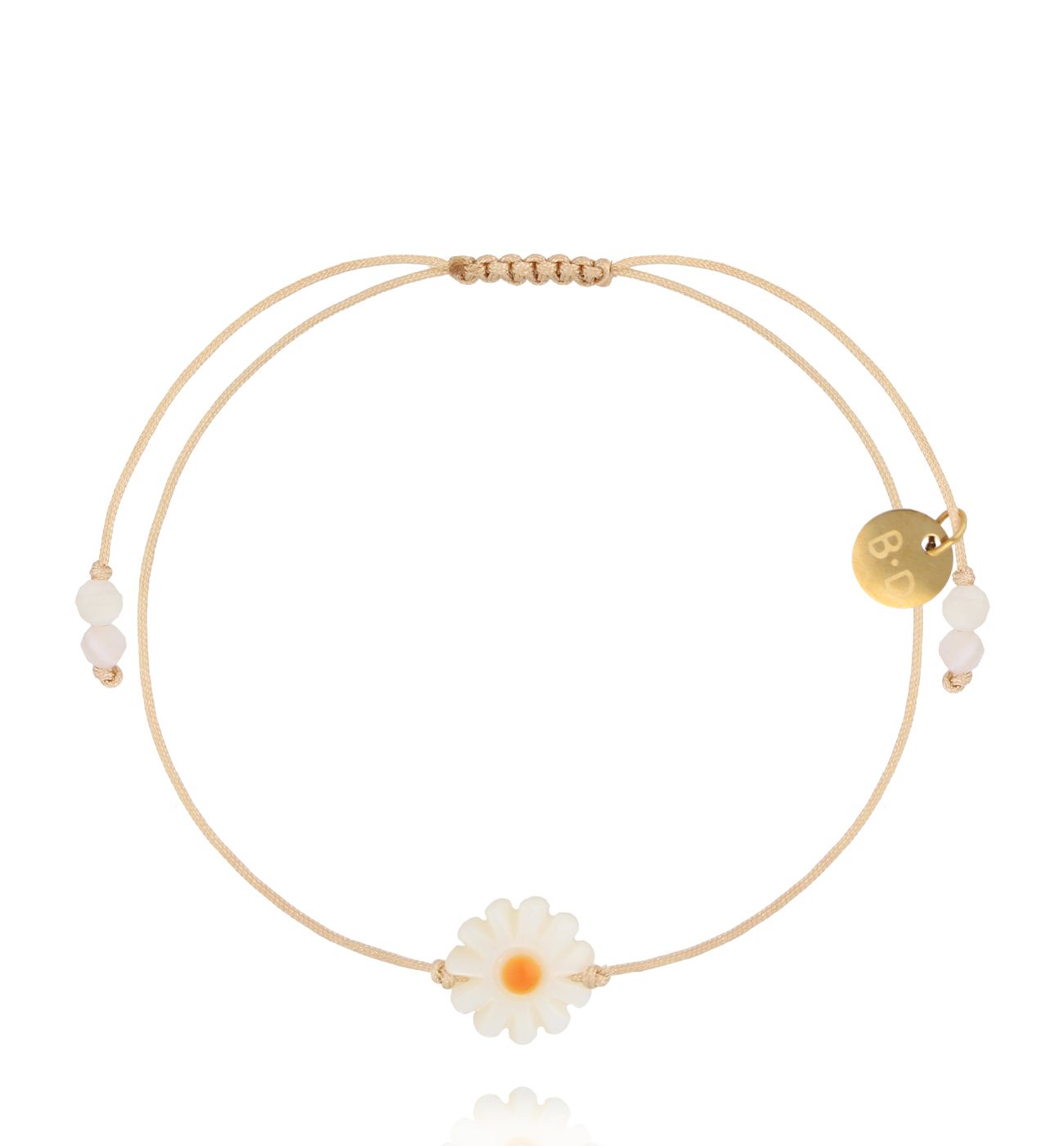 Bransoletka z beżowym sznurkiem i zawieszką stokrotki BMT0347 - By Dziubeka