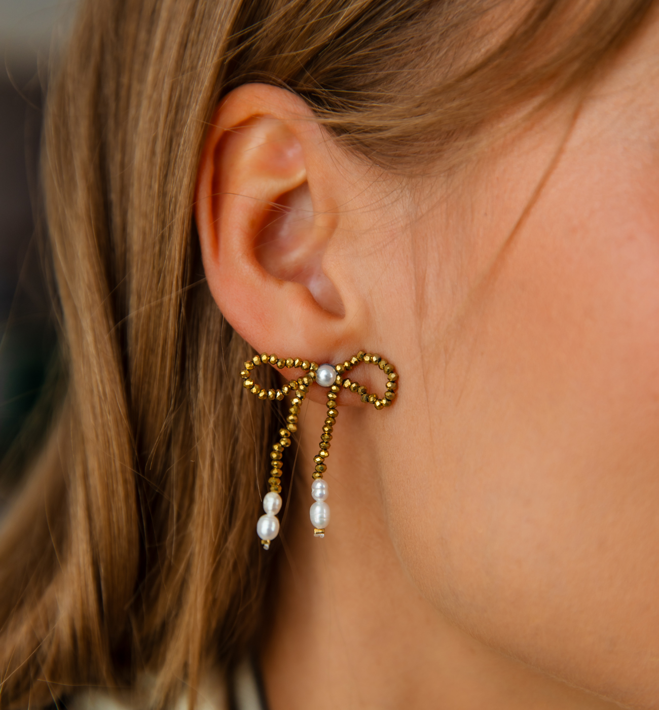 Kolczyki kokardki złote z hematytami KSY0319 - By Dziubeka