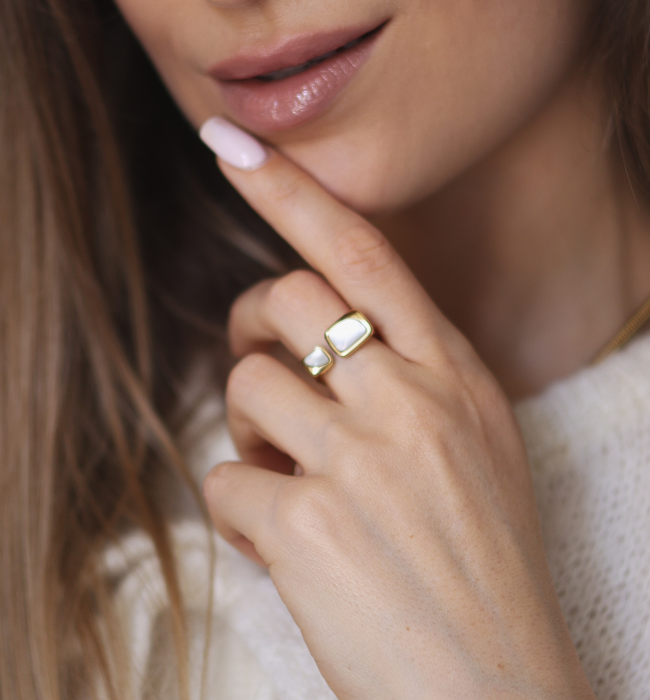 Pierścionek z masą perłową złoty - By Dziubeka