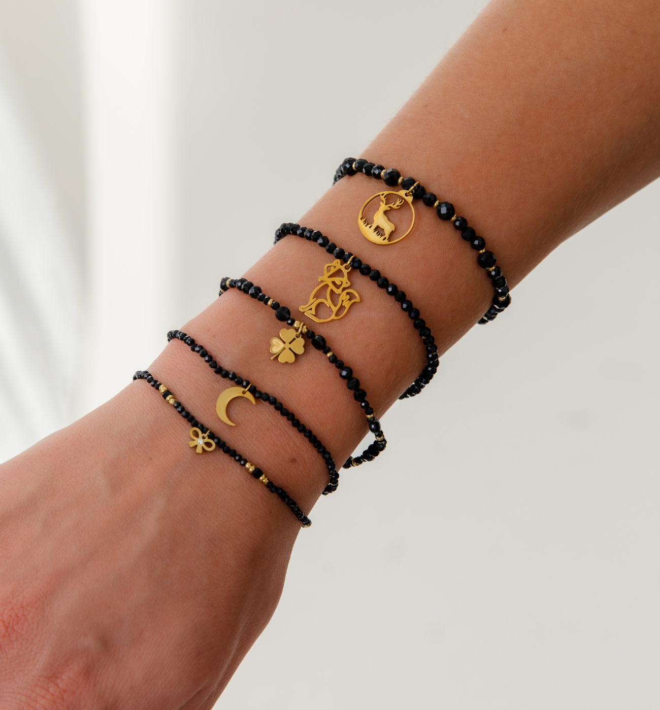 Zestaw czarnych bransoletek Z0306