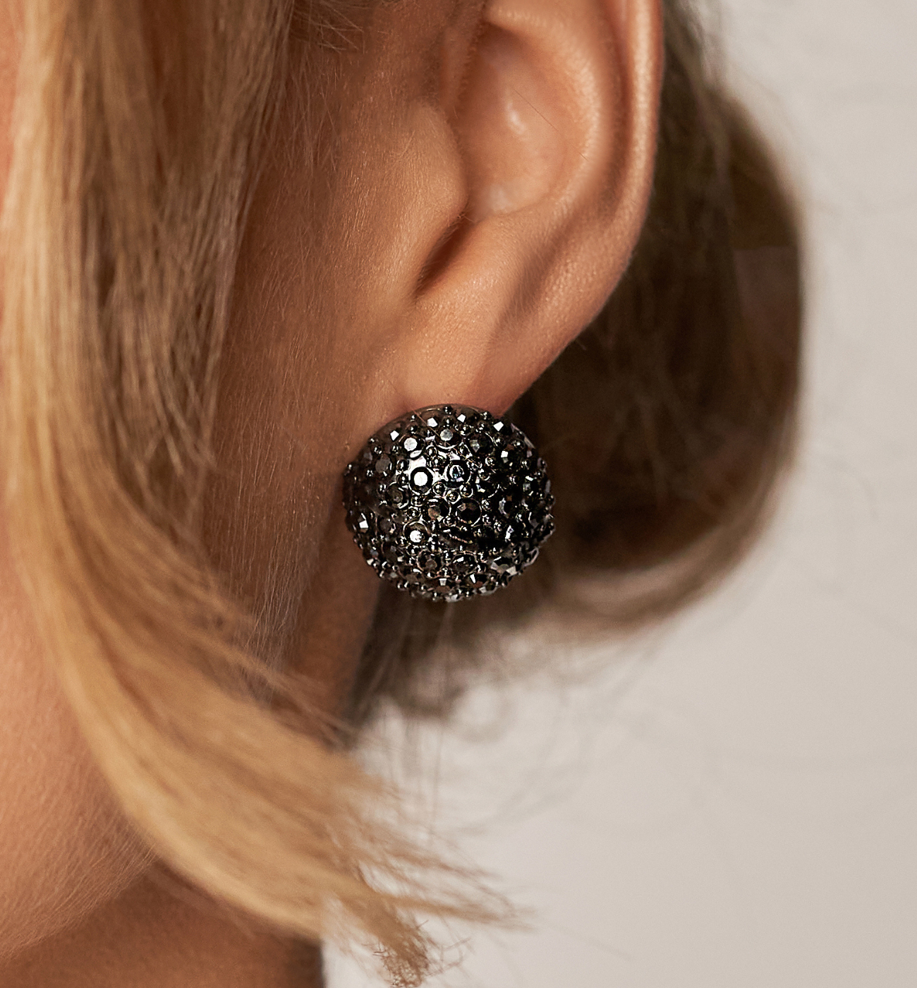 Kolczyki czarne z cyrkoniami Helmi - By Dziubeka