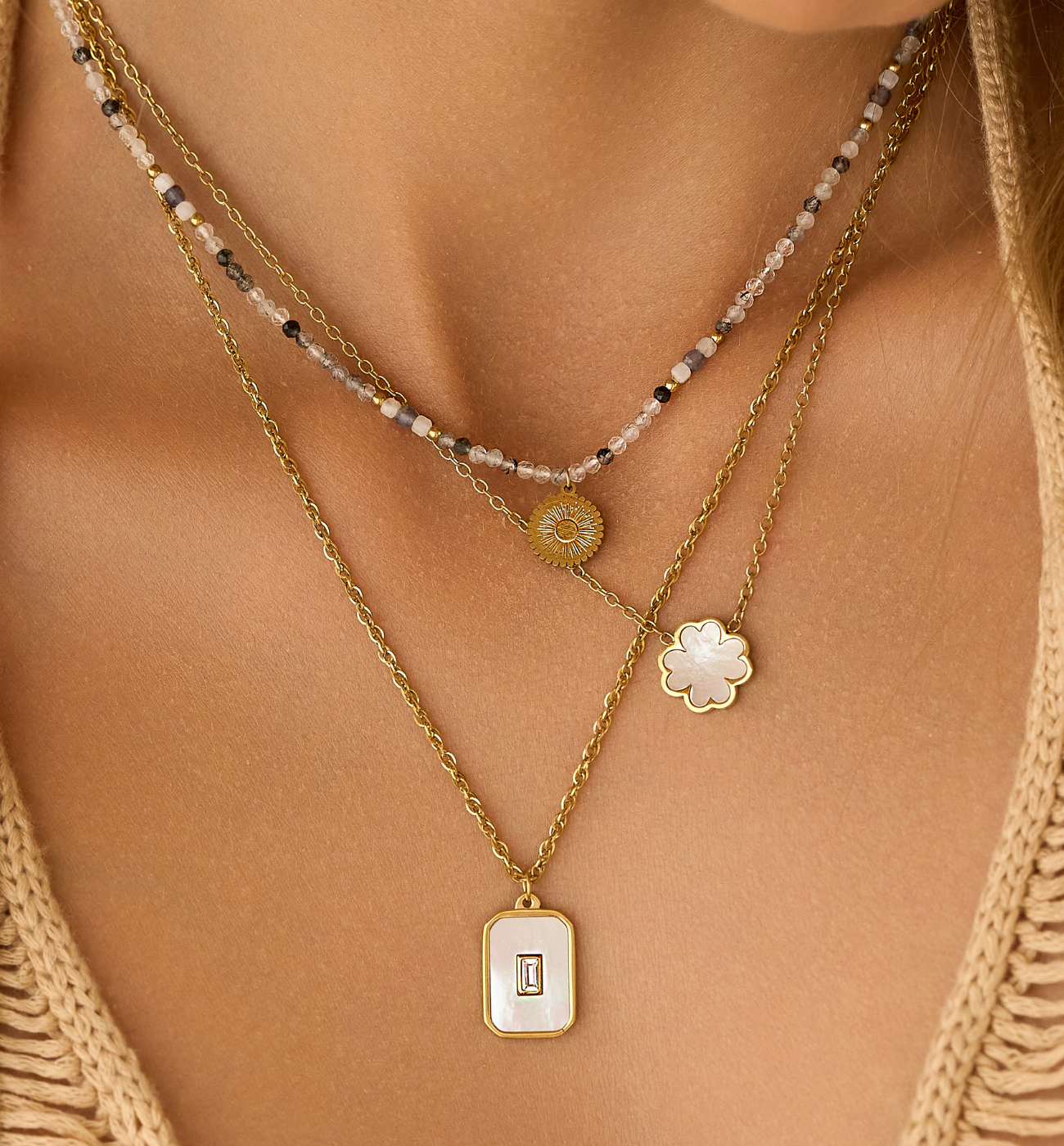 Naszyjnik szaro biały z zawieszką - By Dziubeka