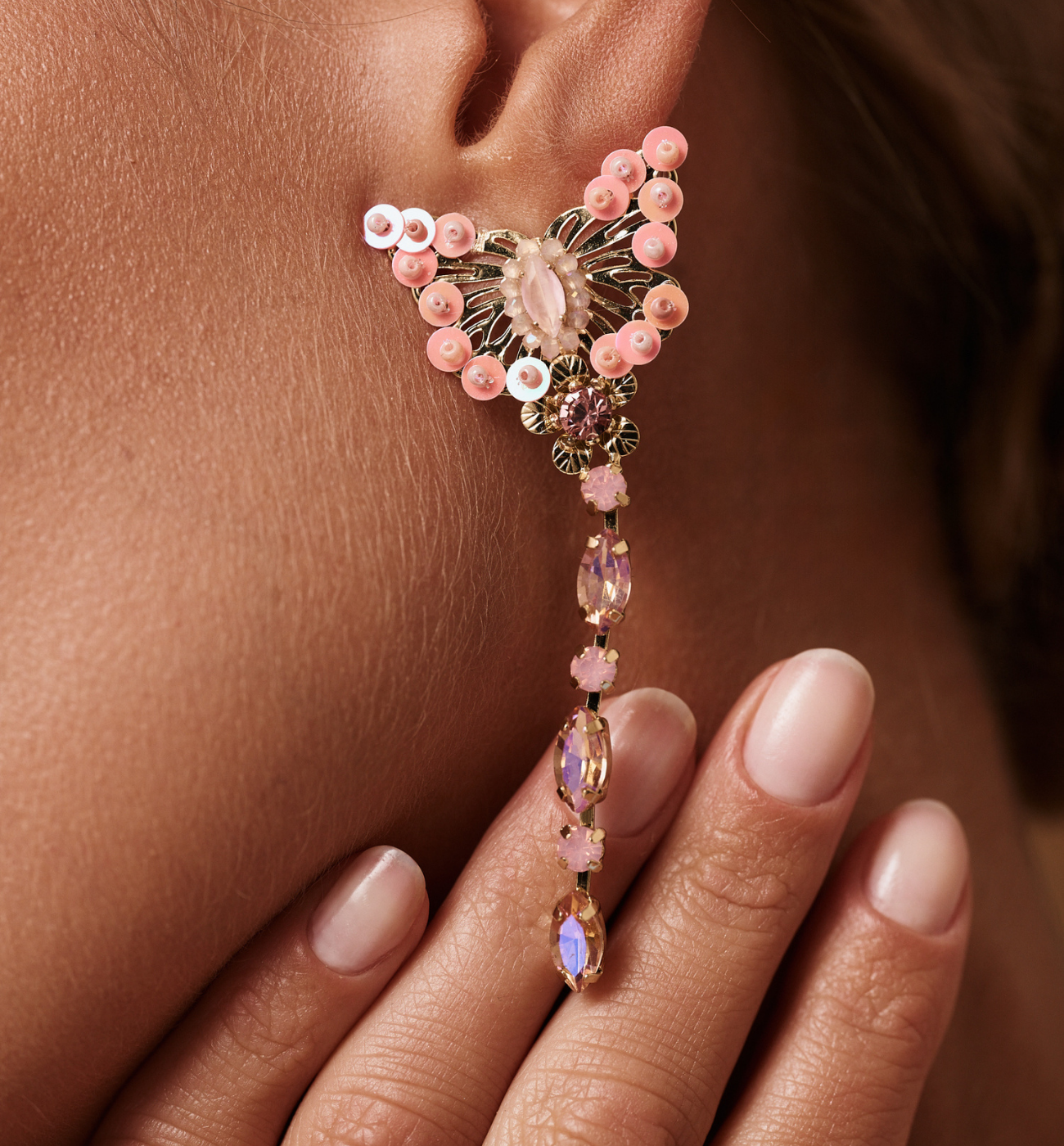 Kolczyki różowe motyle z długim łańcuszkiem KGA0003