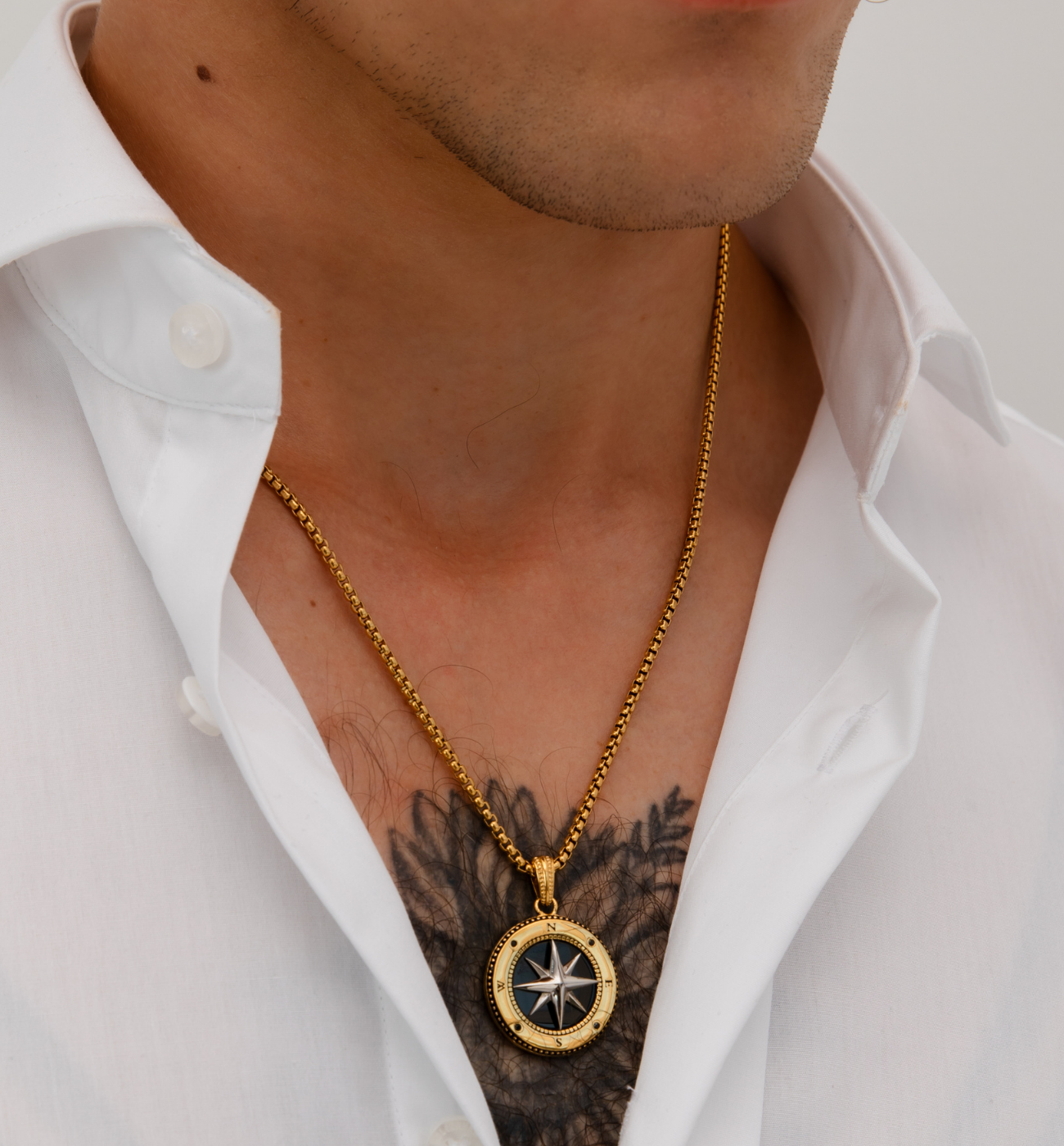 Naszyjnik męski złoty z różą wiatrów - By Dziubeka