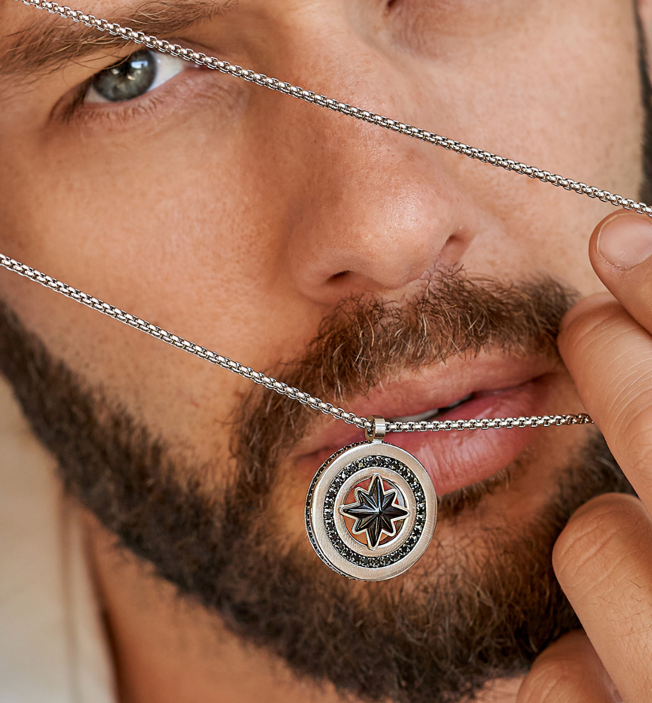 Naszyjnik męski z różą wiatrów Thorod - By Dziubeka