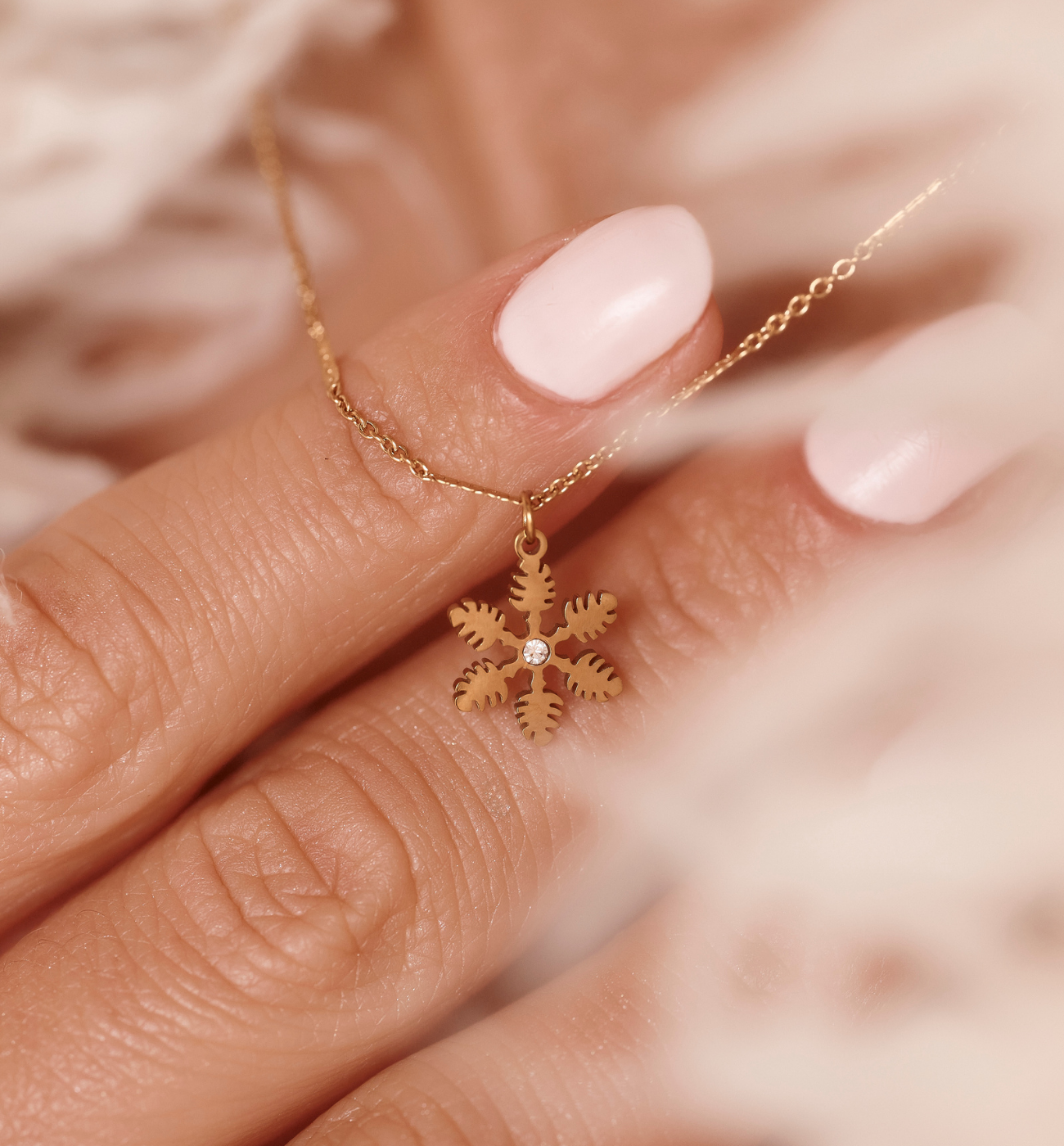 Naszyjnik ze śnieżynką złoty NSY0712 - By Dziubeka