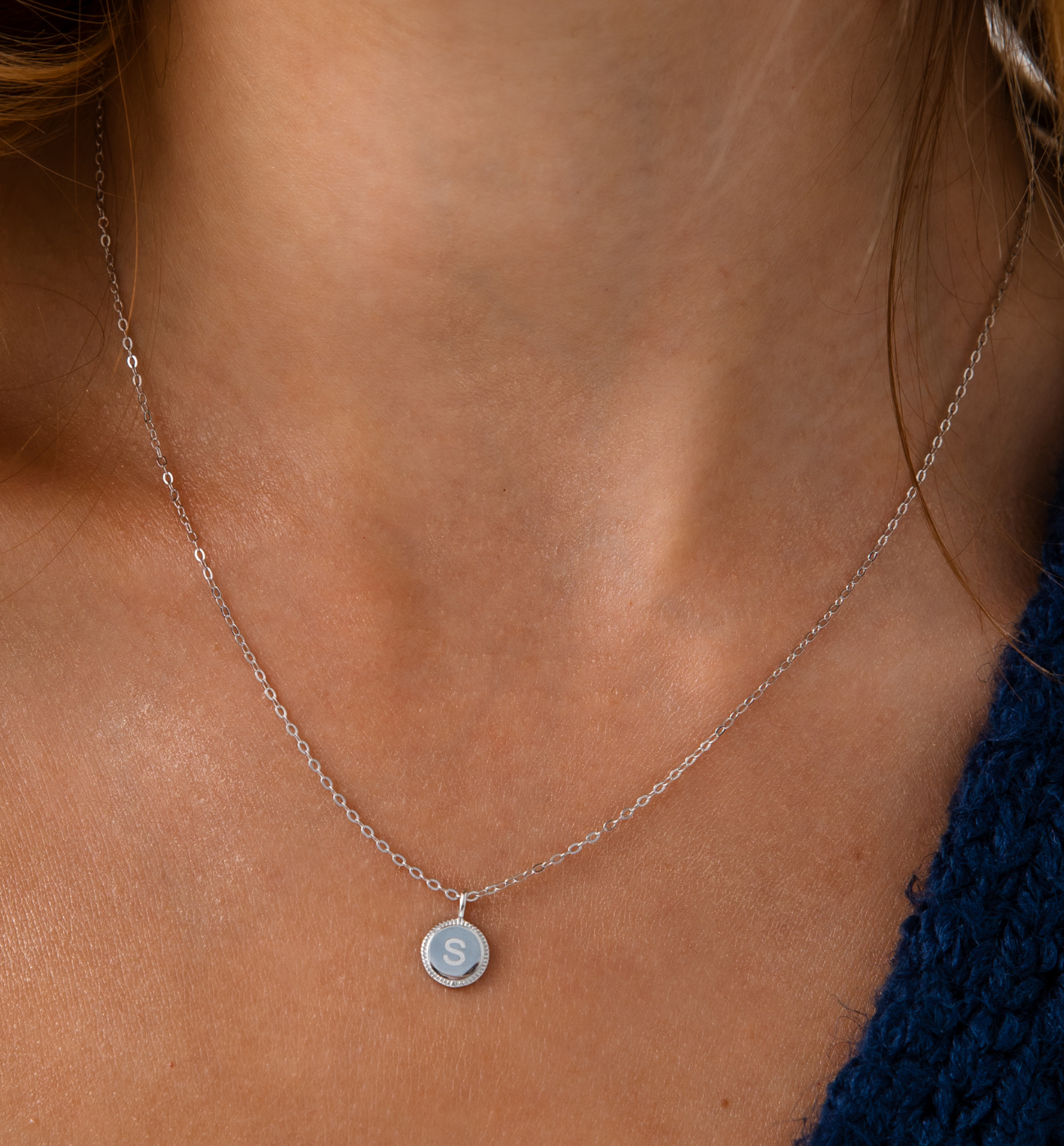 Naszyjnik z okrągłą zawieszką z literką S srebrny NCA0073 - By Dziubeka