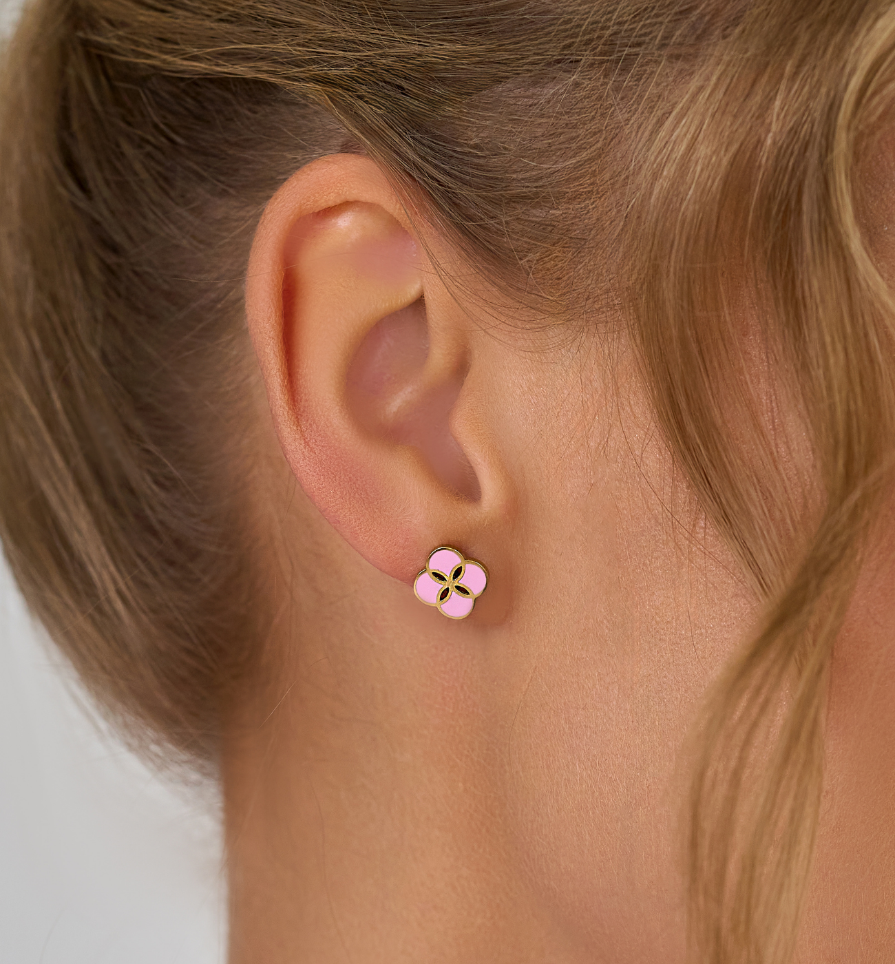 Kolczyki złote koniczynki z różową emalią Ma Chance - By Dziubeka