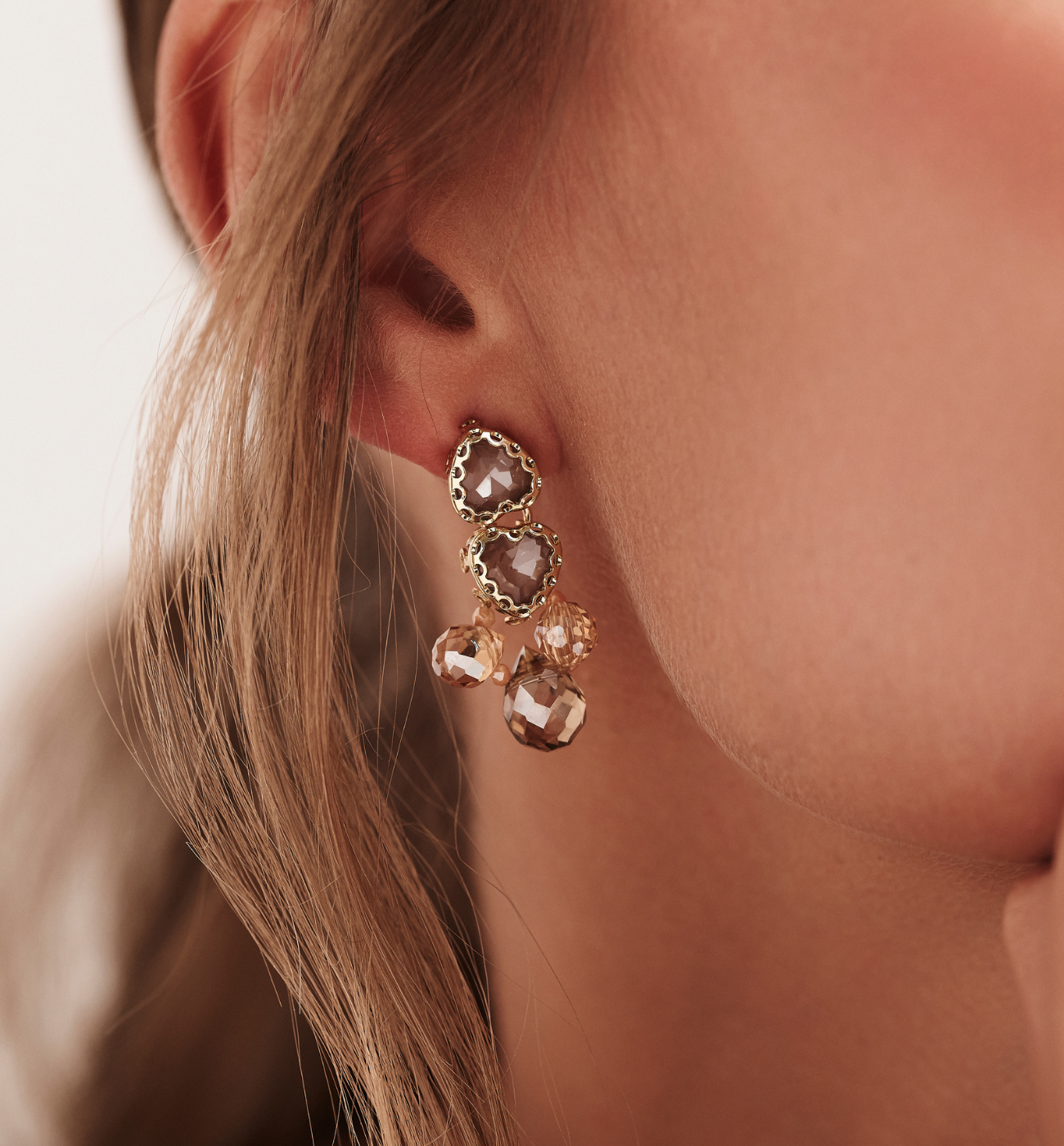 Kolczyki brązowo- beżowe z kryształami KGA0037 - By Dziubeka