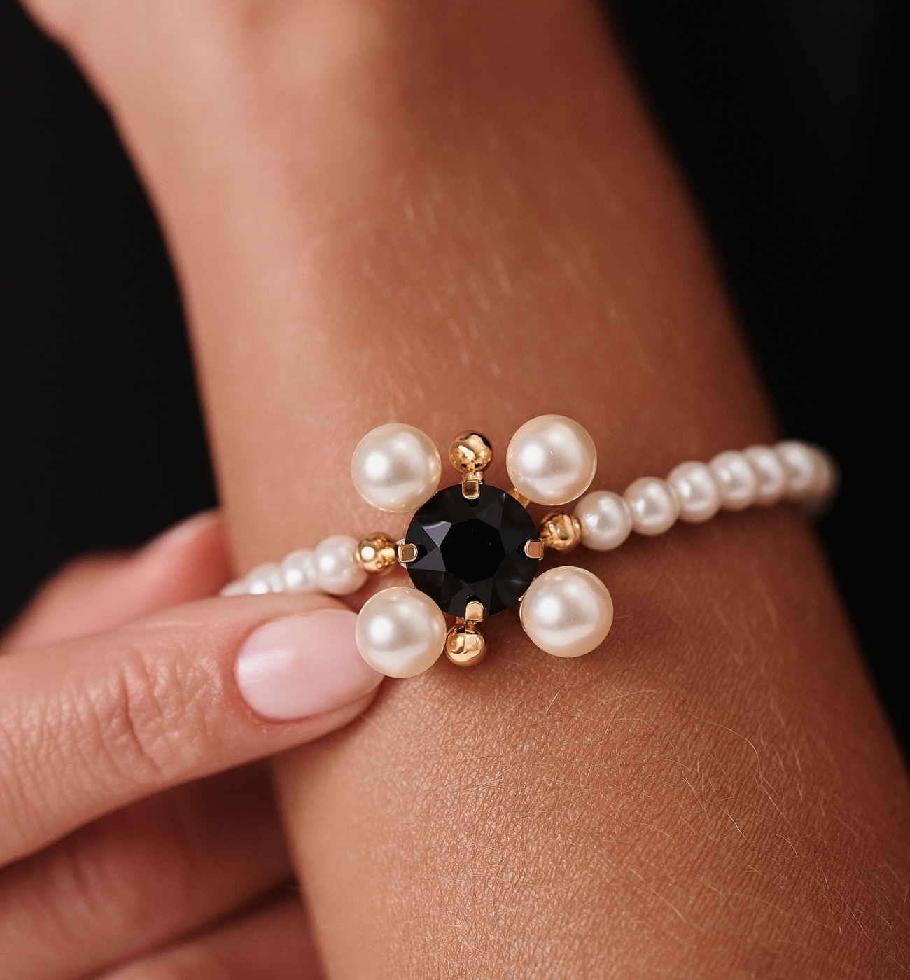 Bransoletka z perełkami i czarnym kryształem BSS0255 - By Dziubeka