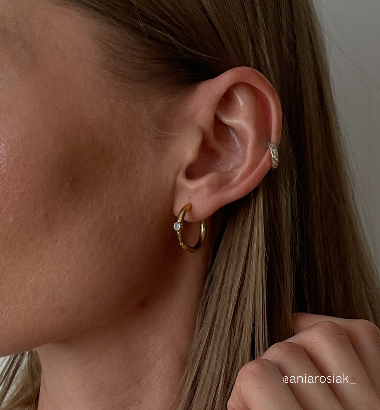 Kolczyki złote kółka z cyrkonią Sweet Dahlia - By Dziubeka