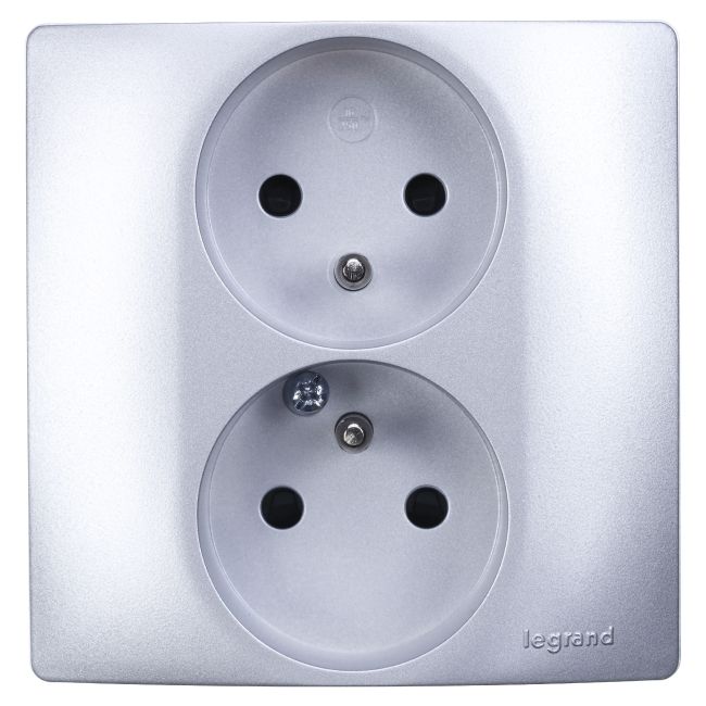 Gniazdo podwójne Legrand Niloe z uziemieniem i przesłoną aluminium