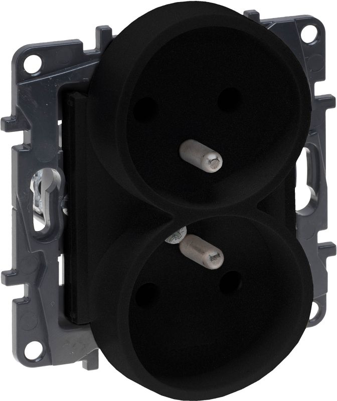 Gniazdo podwójne Legrand Niloe Step czarne