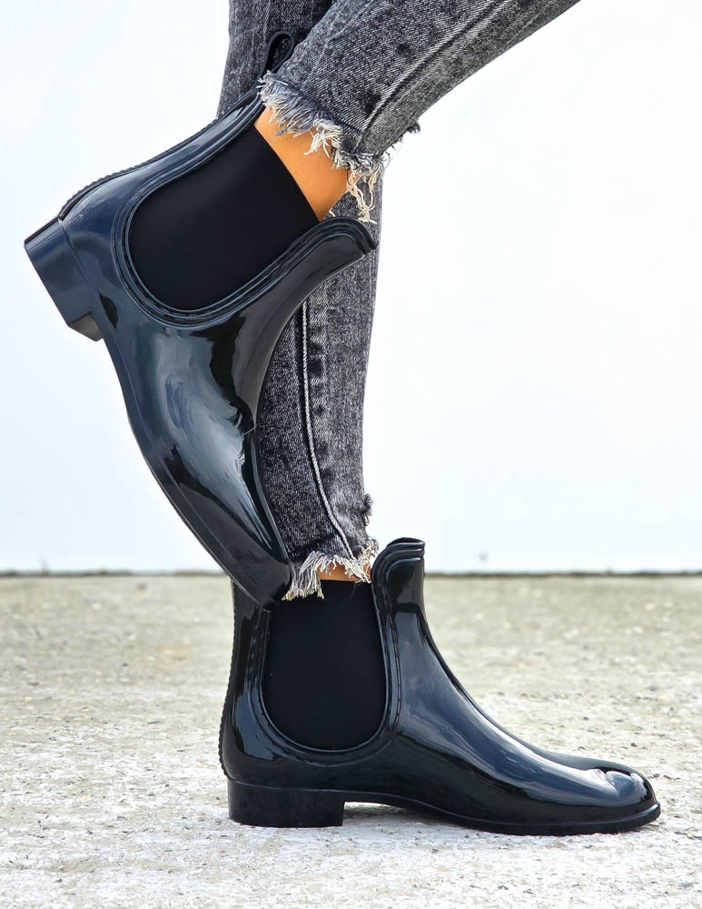 Czarne Lakierowane Kalosze Sztyblety z Wstawką z Gumy