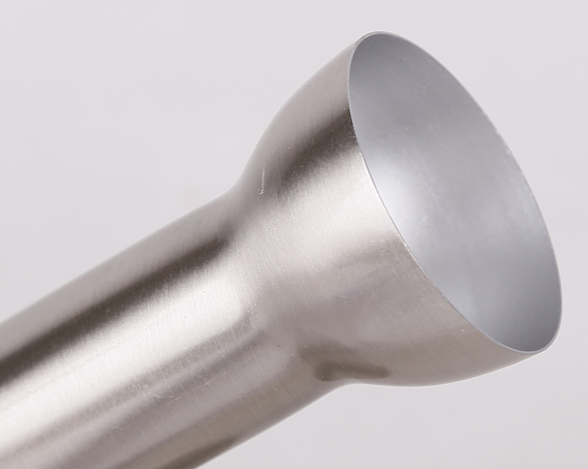 Srebrny kinkiet nad lustro z regulacją kierunku światła ARC metal