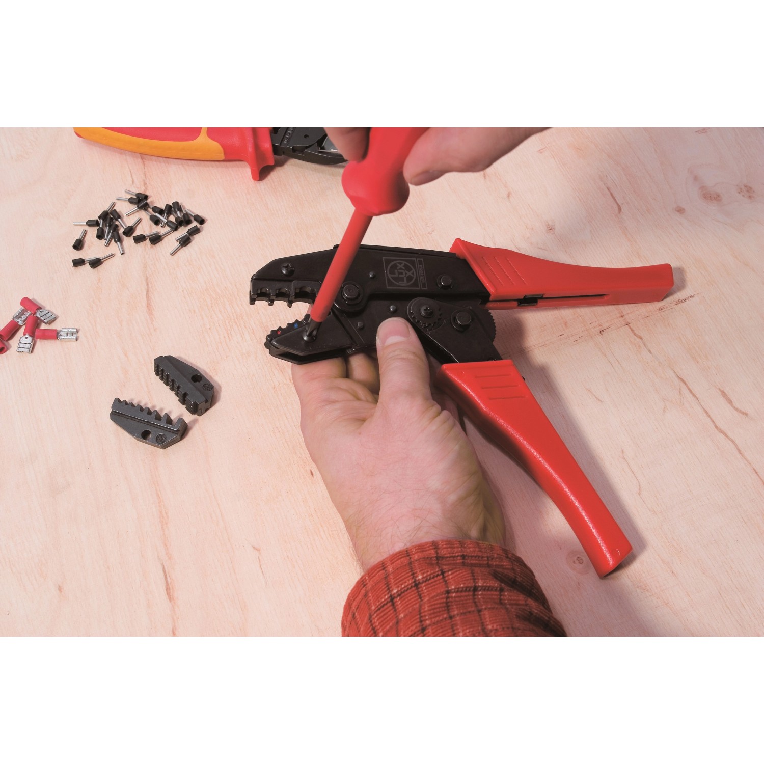 LUX Szczypce do zaciskania końcówek i tulejek kablowych