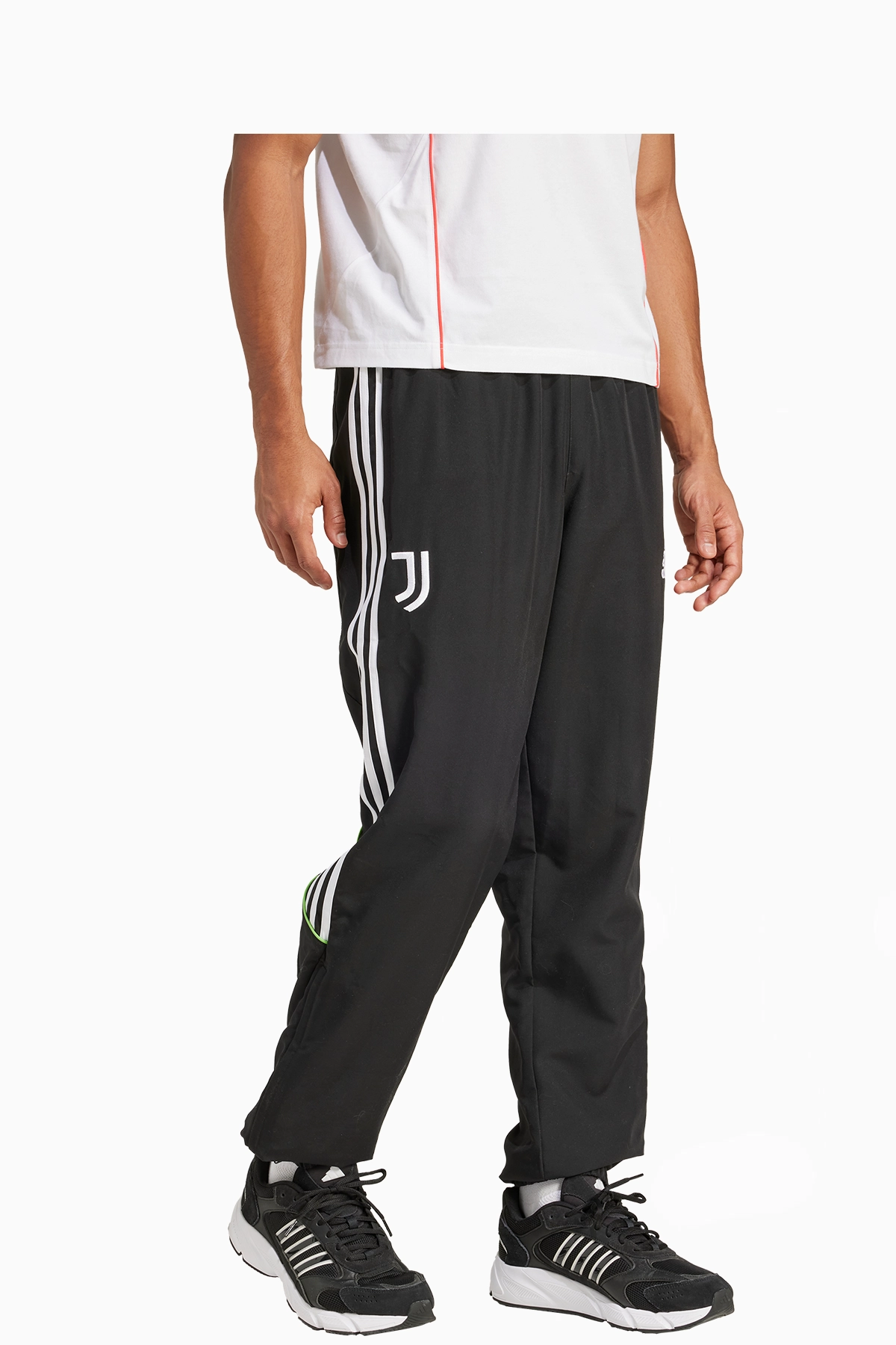 Spodnie adidas Juventus FC 24/25 Urban Purist Track - Czarny