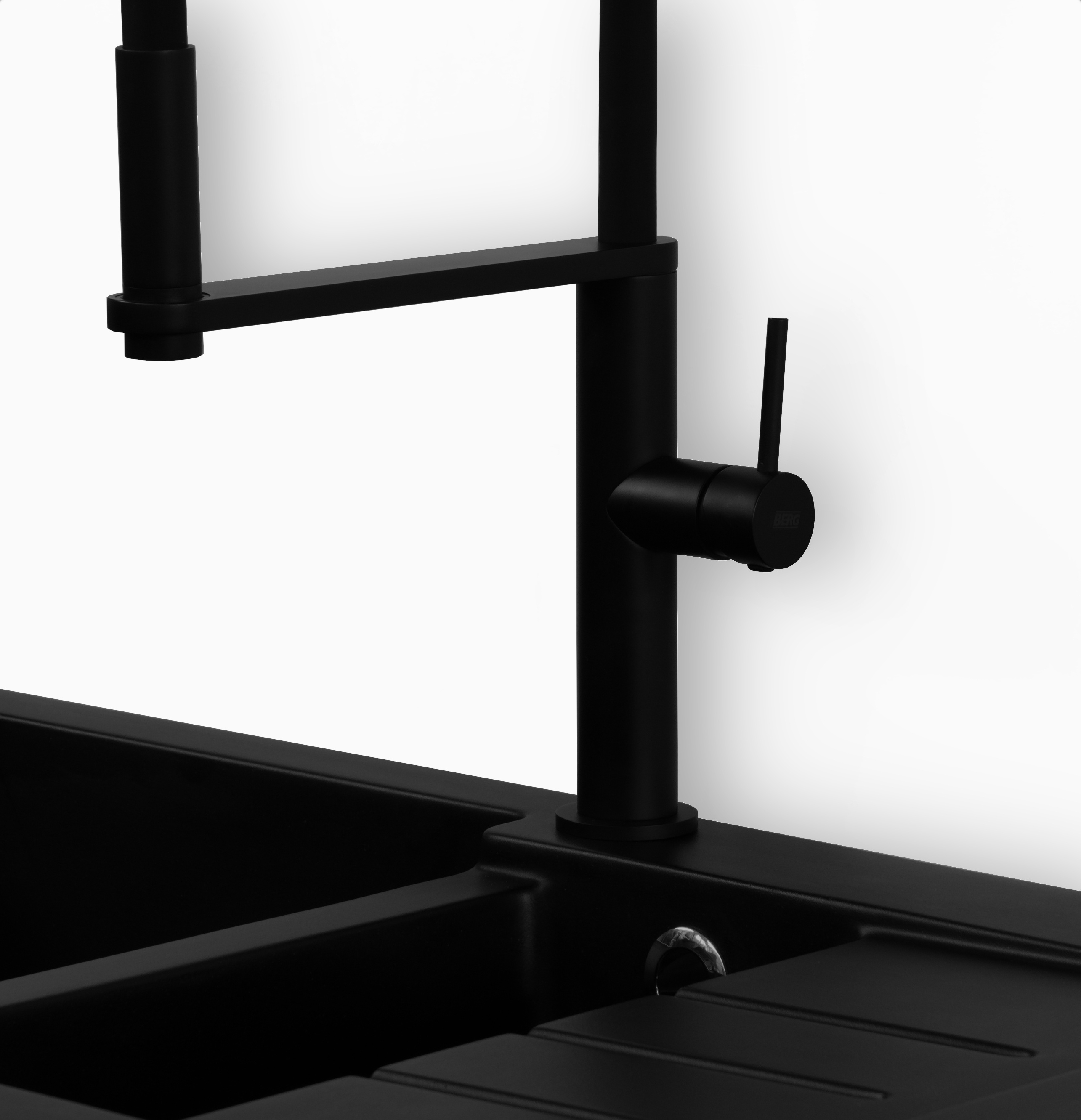 Berg Black Spike bateria kuchenna stojąca z wyciąganą wylewką czarny 130159PH
