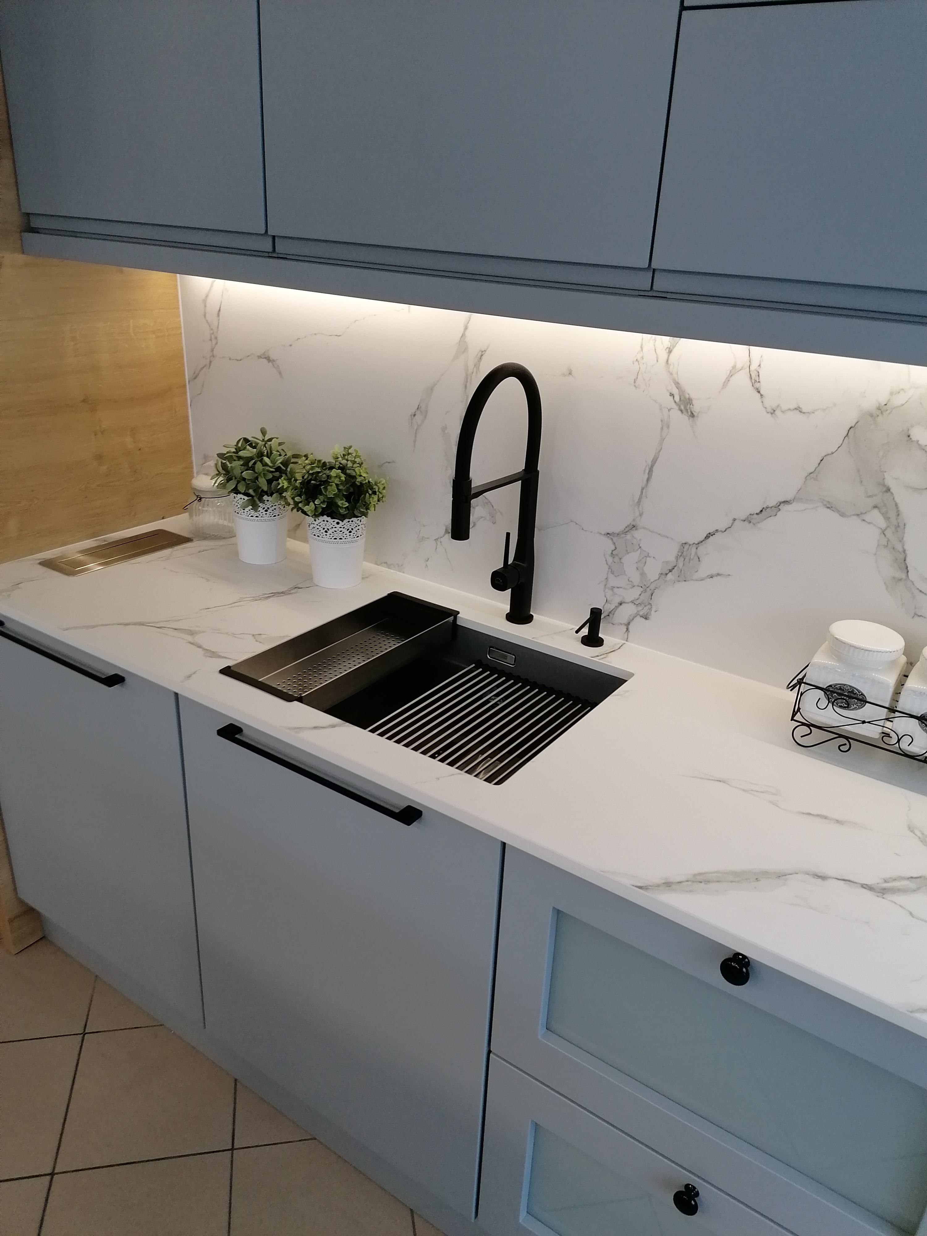 Laveo Pola bateria kuchenna stojąca czarny/złoty BAPG78D