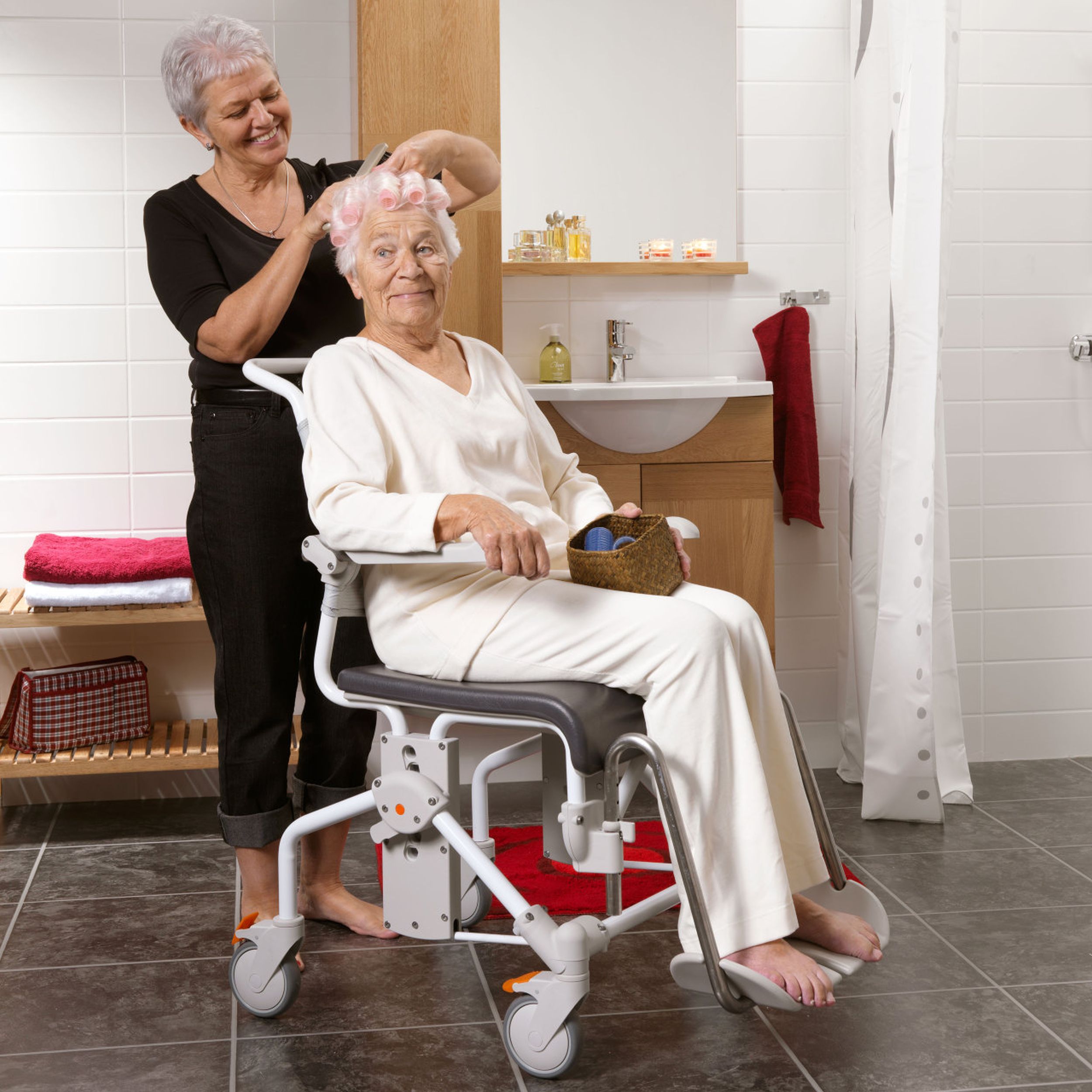 Etac Swift Mobil 2 wózek inwalidzki z funkcją toalety biały 80229400