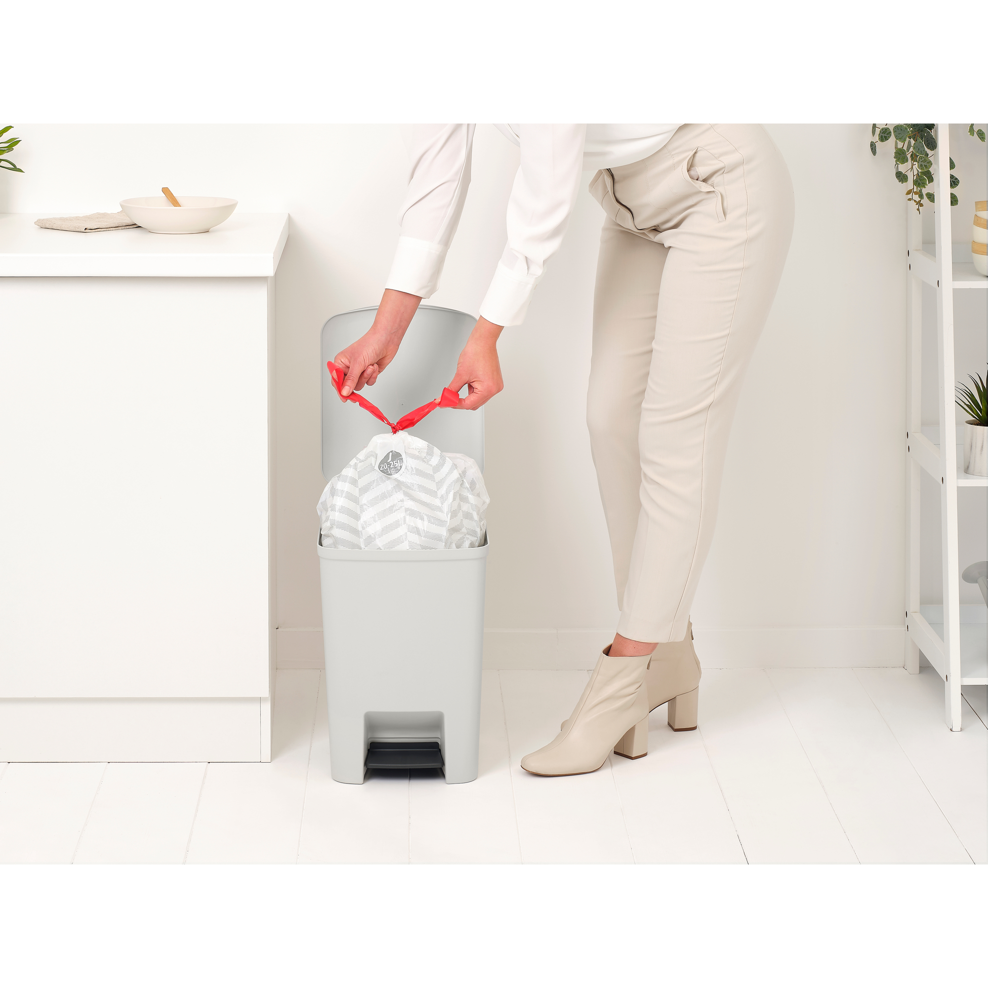 Brabantia StepUp pojemnik na odpady 25 l biały 800207