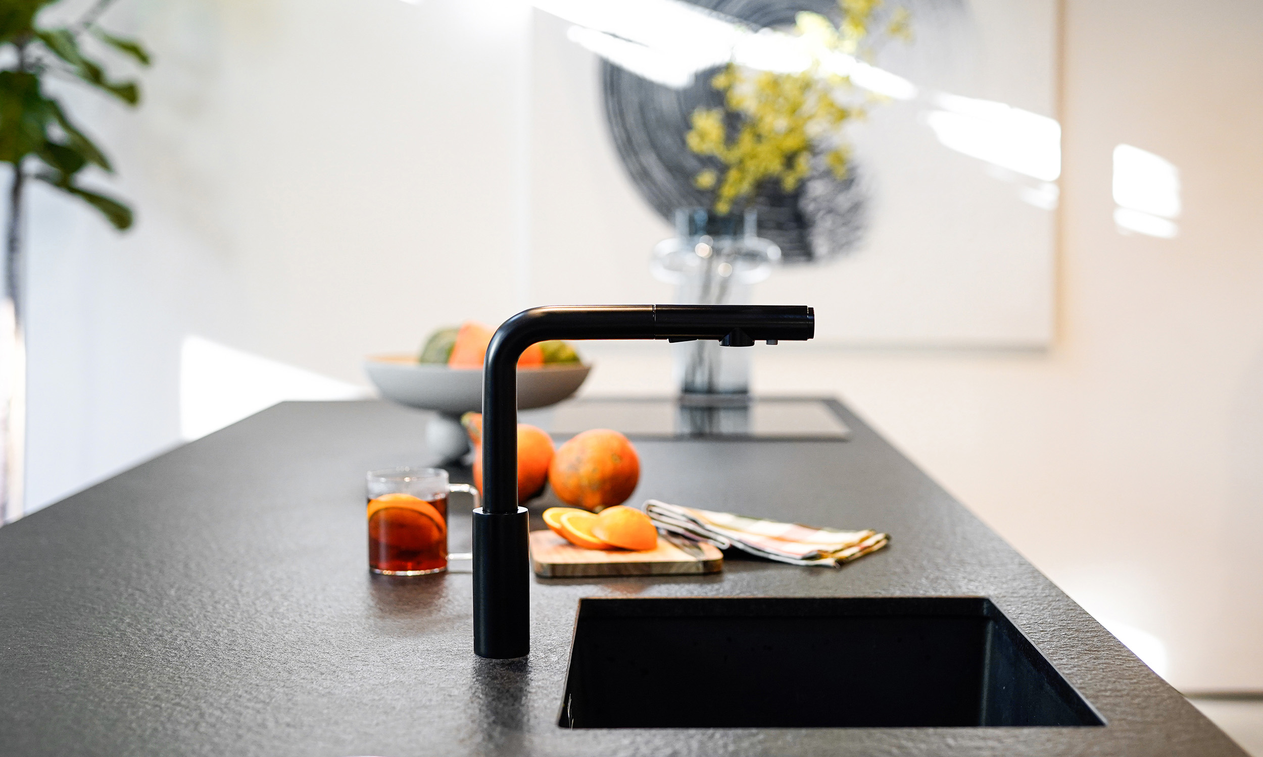 KFA Armatura Duero Pure Basic bateria kuchenna stojąca z filtrem Lilac i wyciąganą wylewką czarny mat 6623-115-81