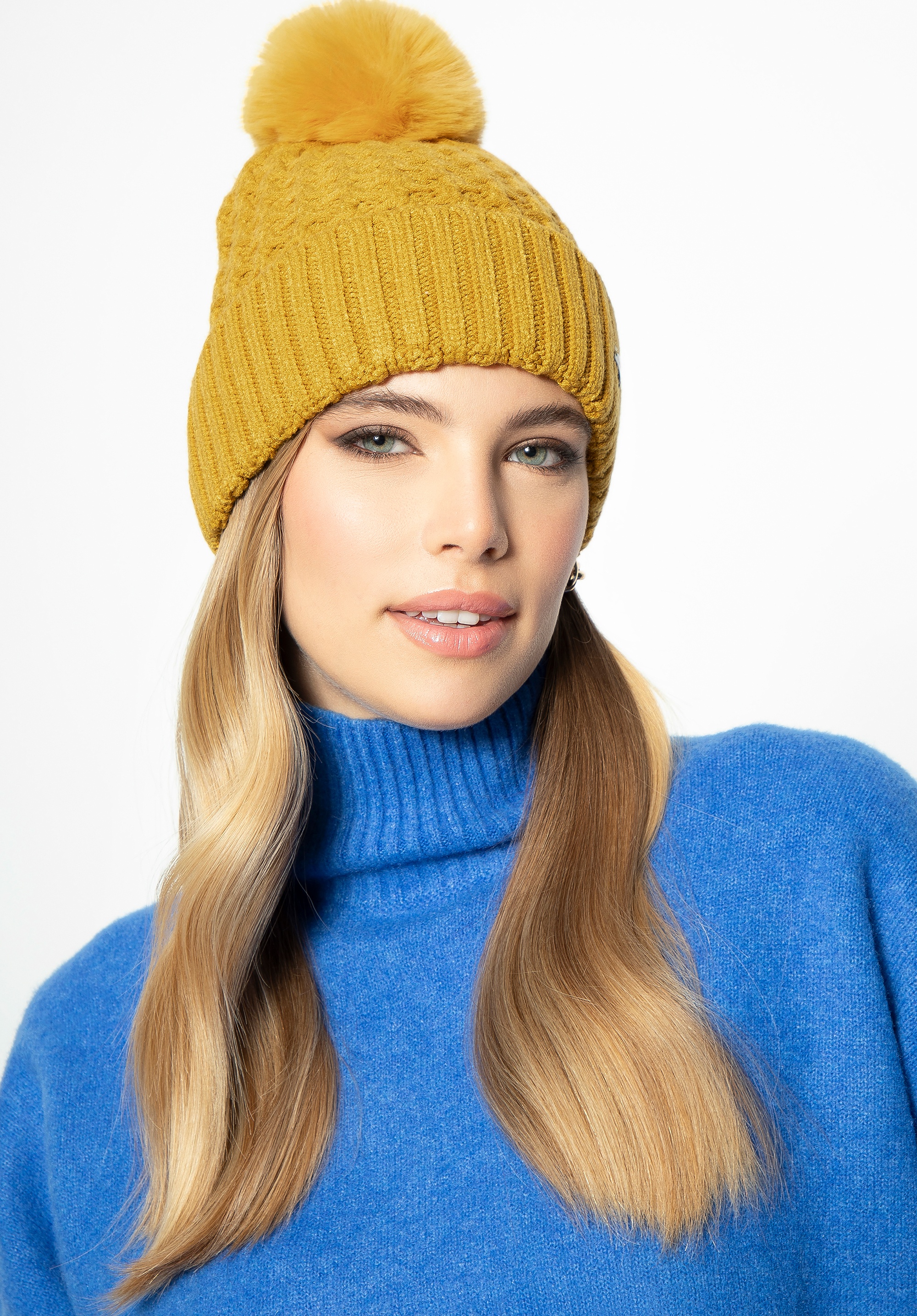 Damska czapka o splocie w drobny wzór żółta