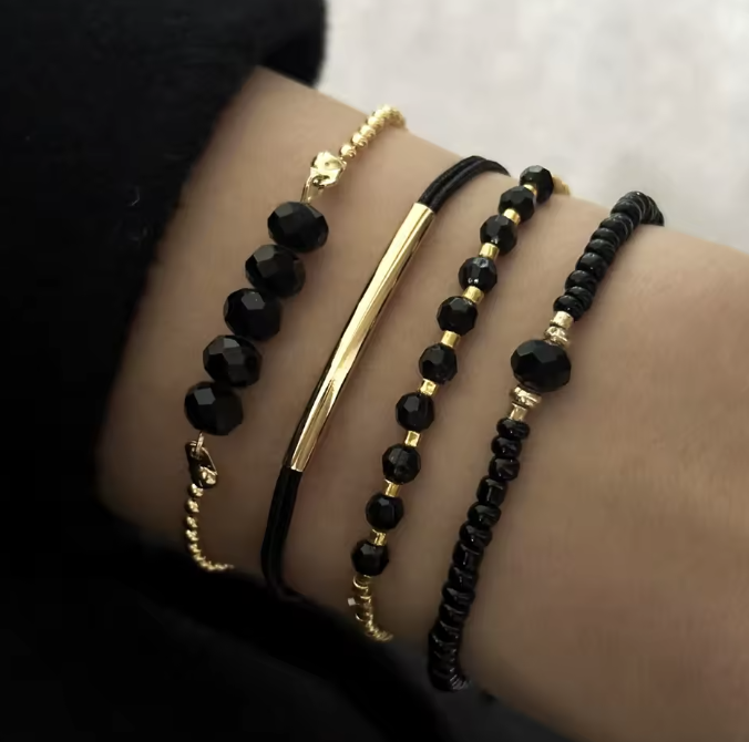 Zestaw 4 bransoletek czarno-złote 178