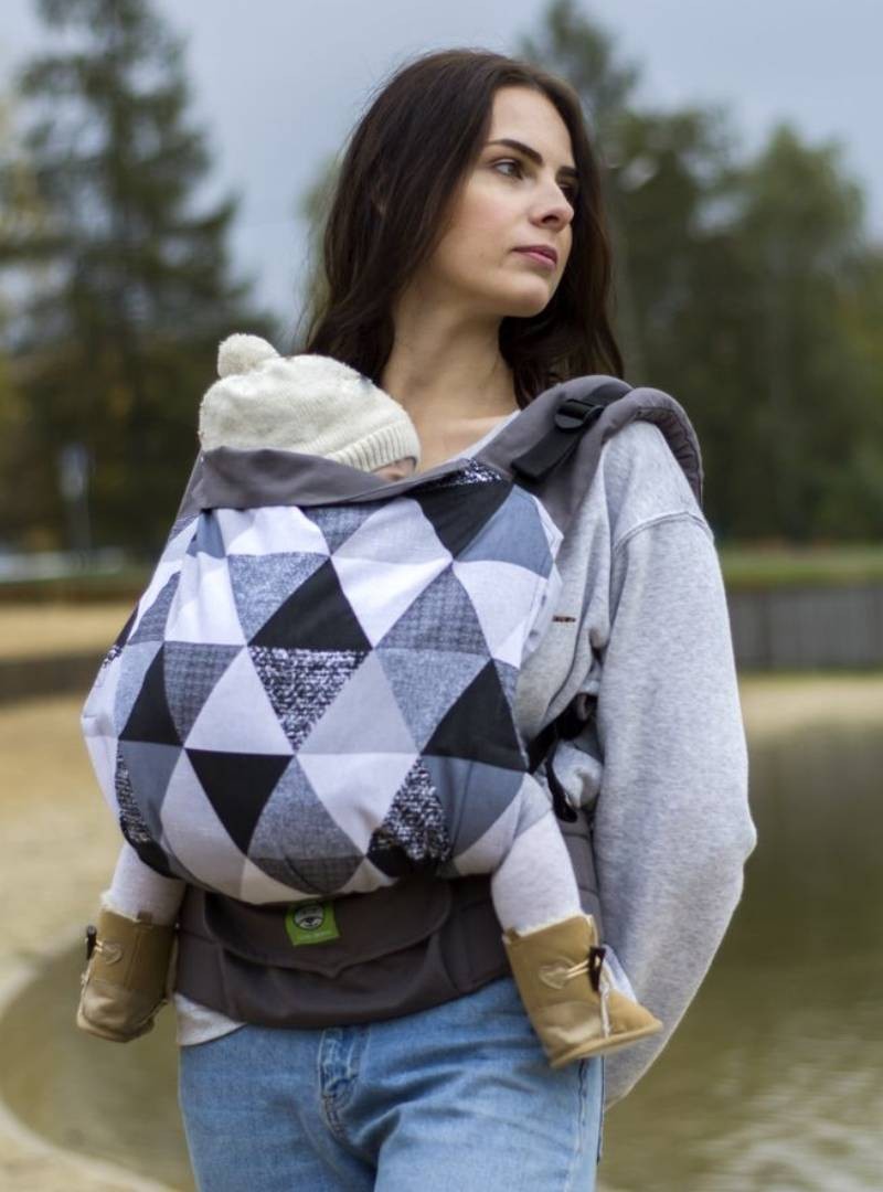 Nosidełko regulowane Grow Up: Big Grey Triangles