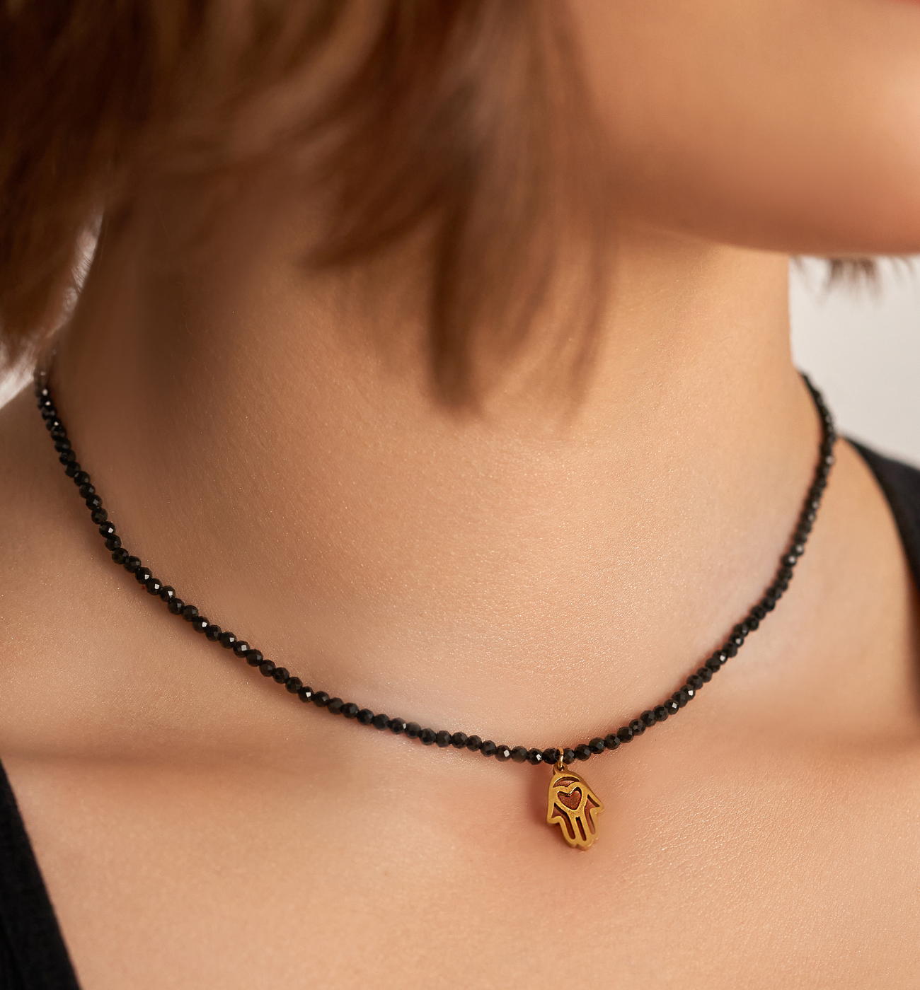 Naszyjnik z czarnymi turmalinami i ręką Fatimy Lifestyle NTW1127