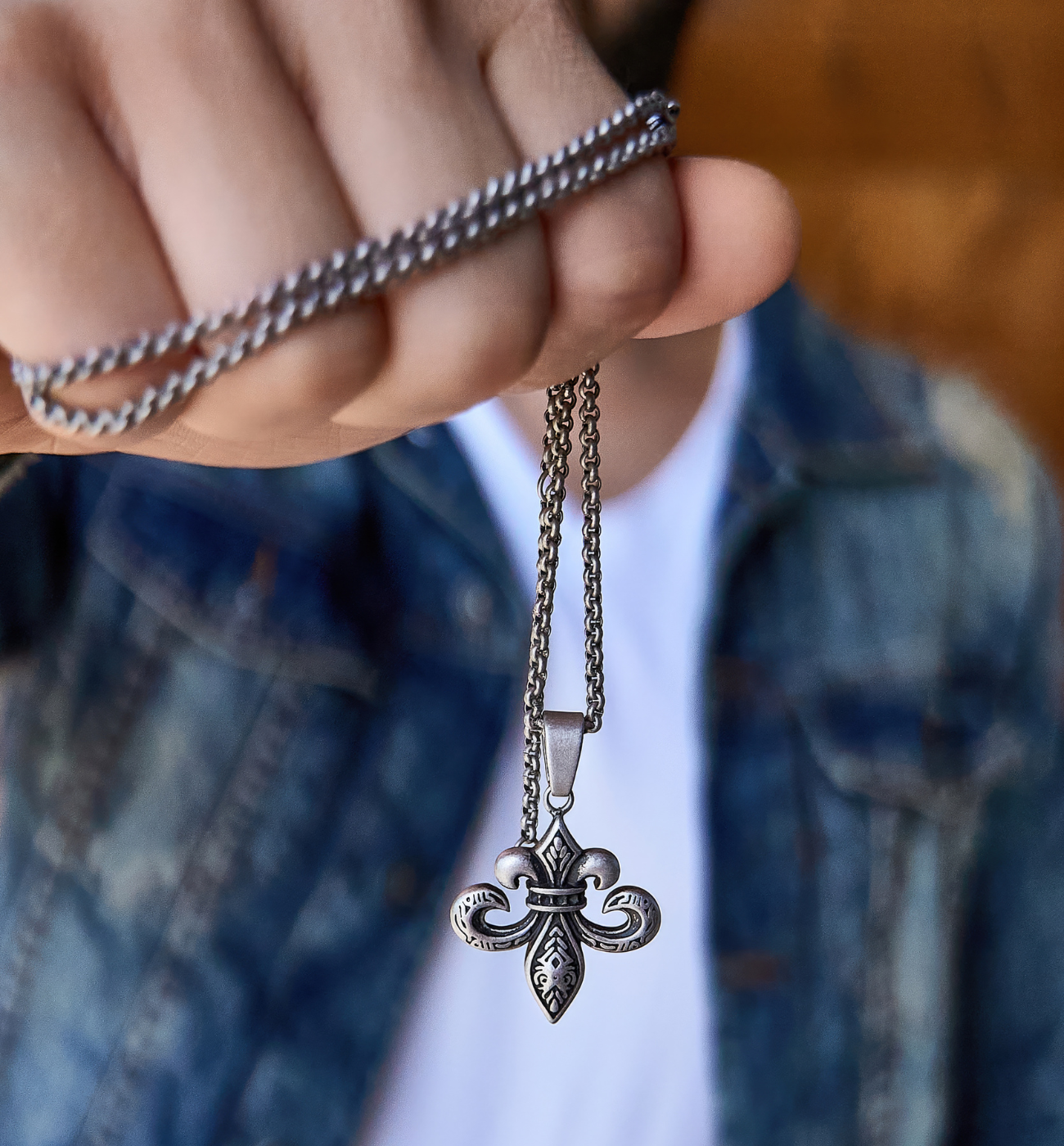 Naszyjnik męski z kwiatem lilii Fleur-De-Lys - By Dziubeka