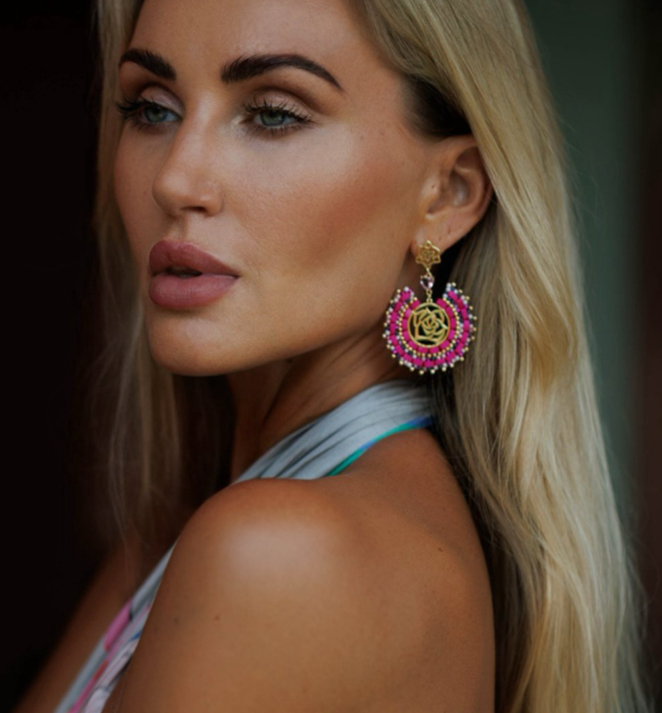 Kolczyki fuksjowe z różą Sanur KBI0010 - By Dziubeka