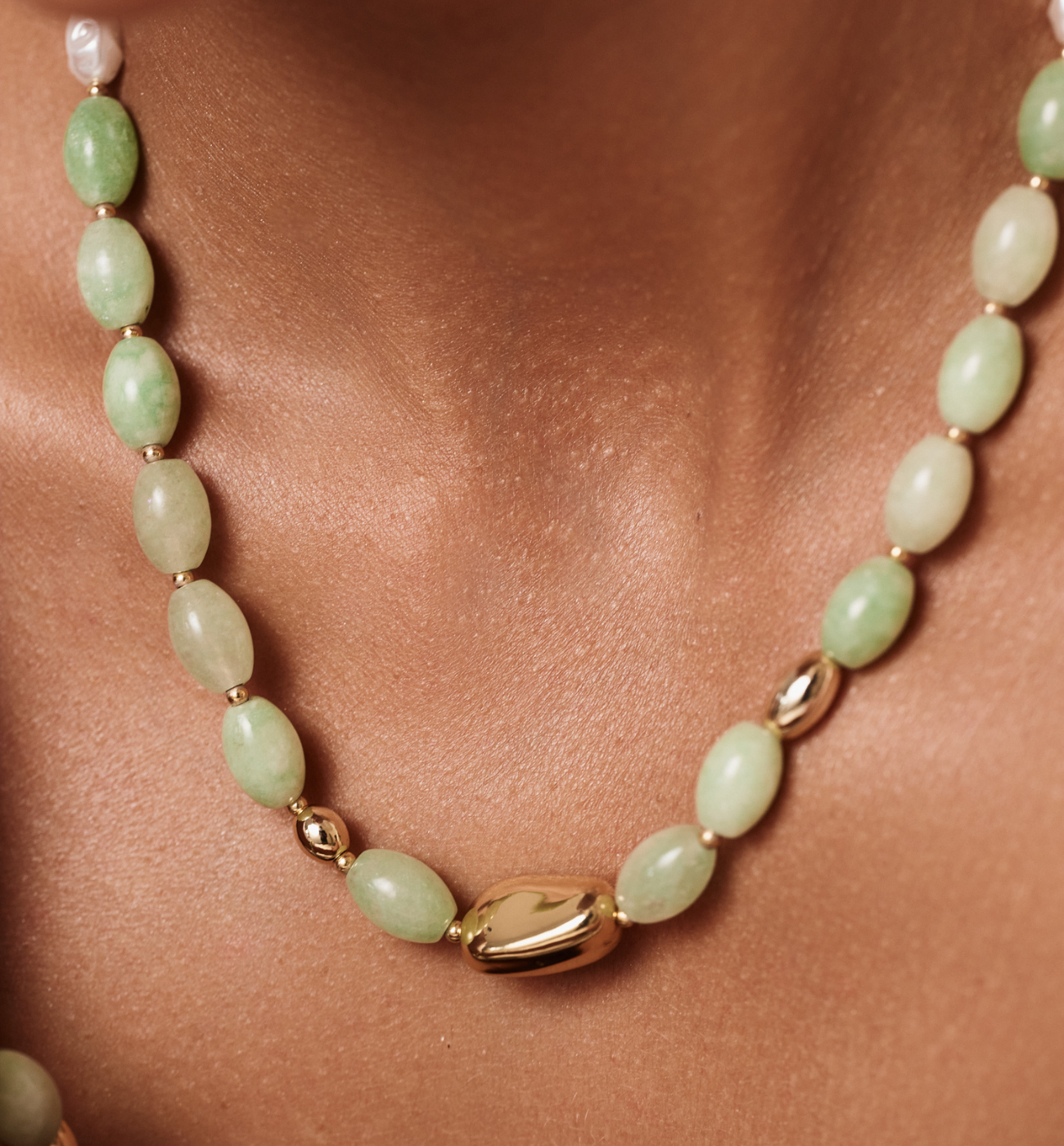 Naszyjnik z perełkami i zielonym kamieniem - By Dziubeka