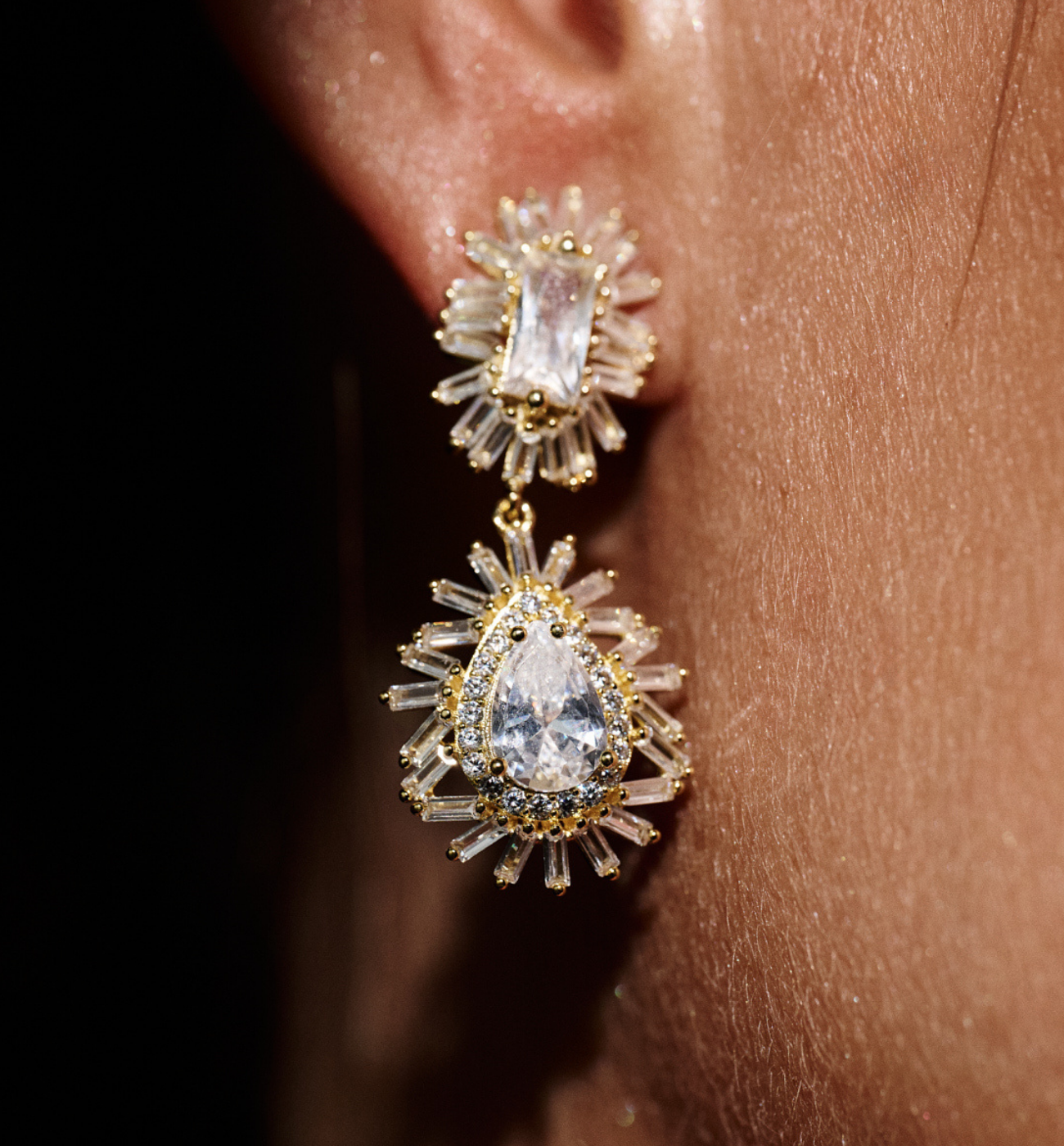 Kolczyki złocone z cyrkoniami w kształcie łezki - By Dziubeka