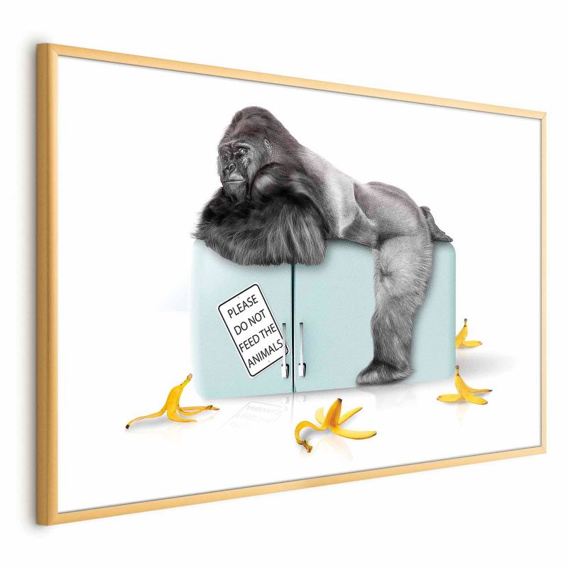Plakat Artgeist Głodny goryl 60x40 cm z ramą złotą 1 szt