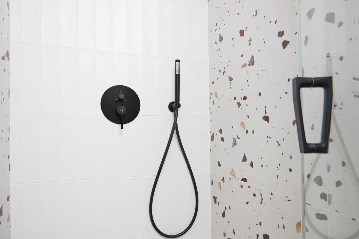 KFA Armatura Moza Black bateria wannowo-prysznicowa ścienna termostatyczna czarny mat 5734-010-81