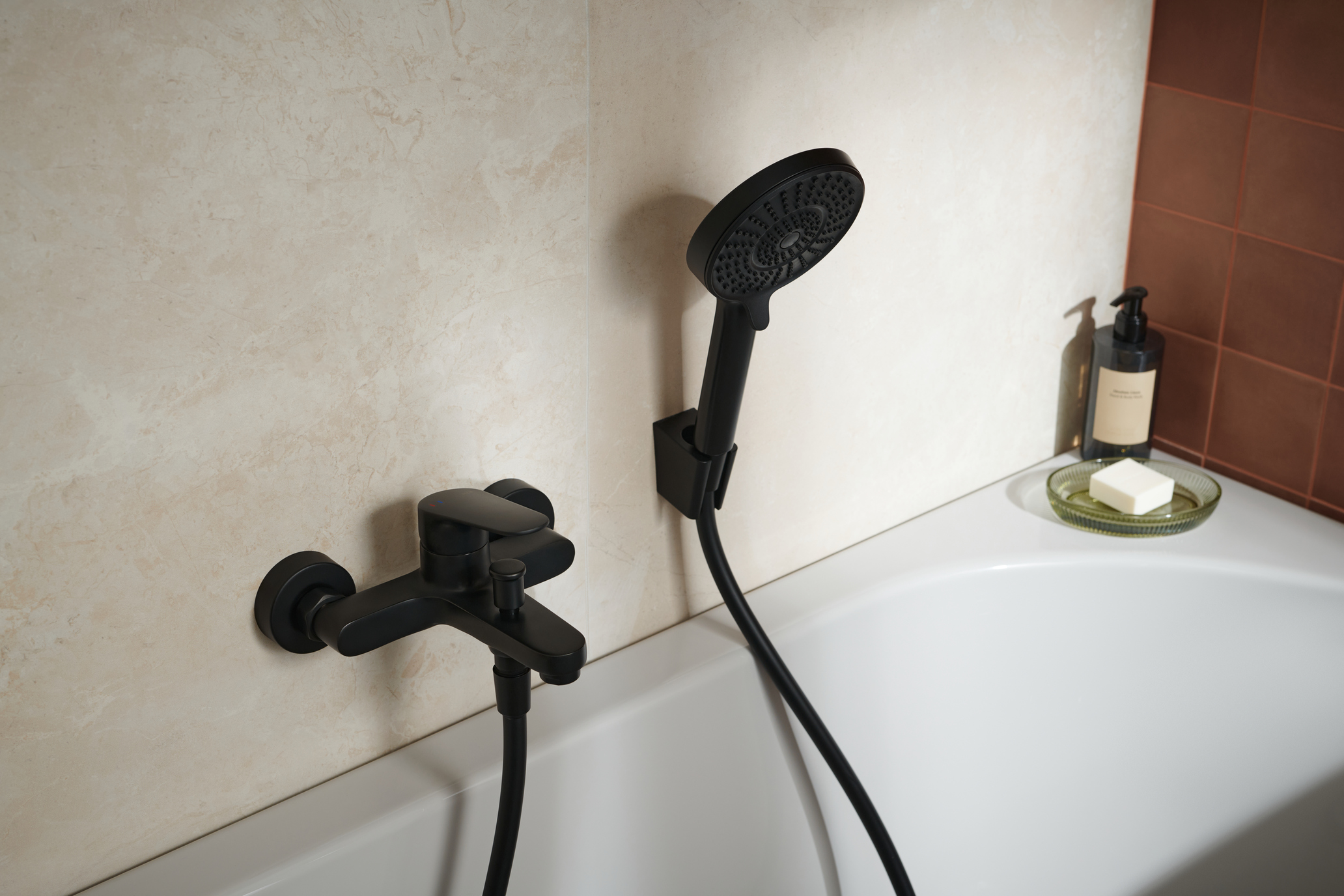 KFA Armatura Otava bateria wannowo-prysznicowa ścienna czarna 5554-010-81