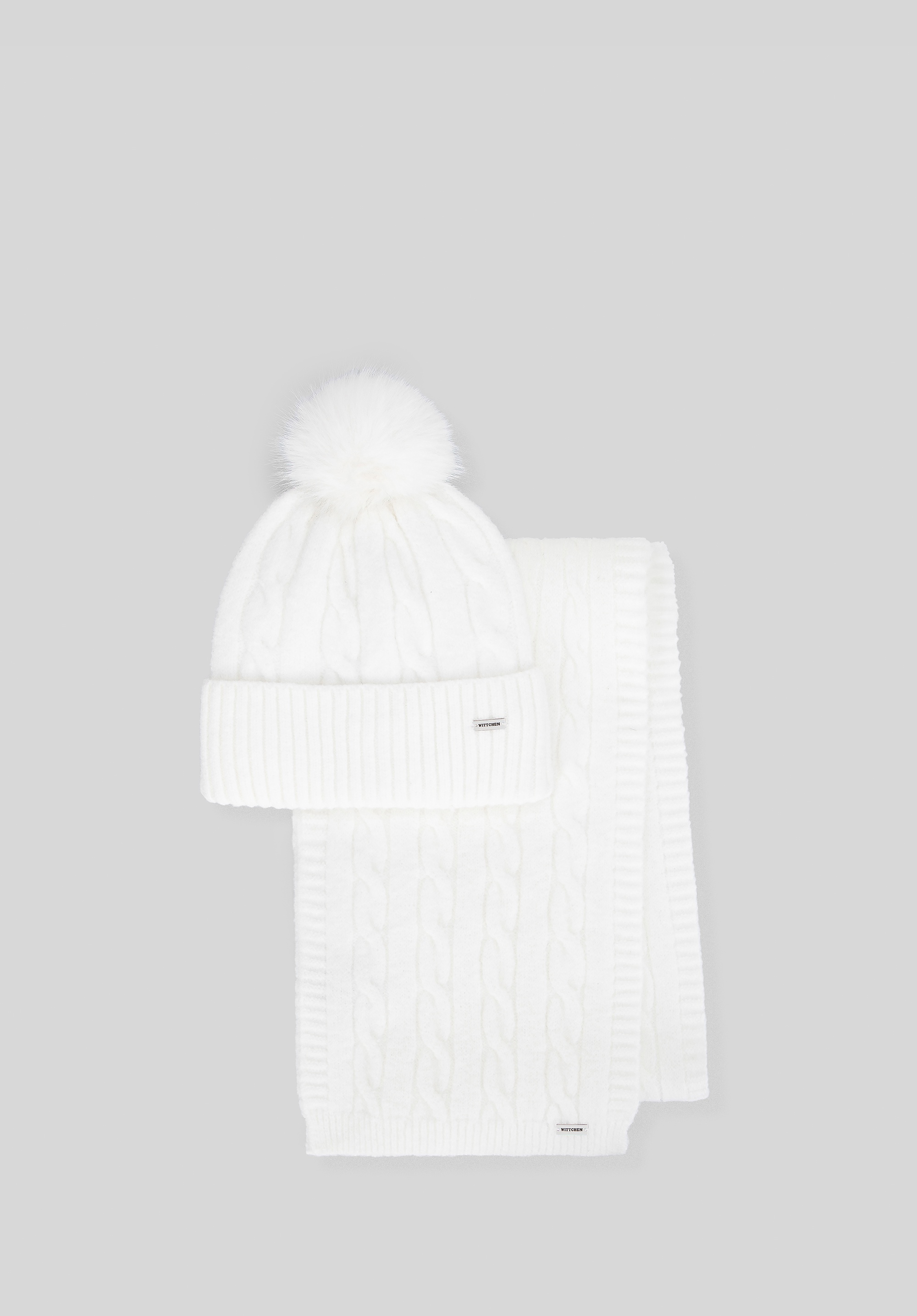 Damski zestaw zimowy – czapka z pomponem i szalik biały