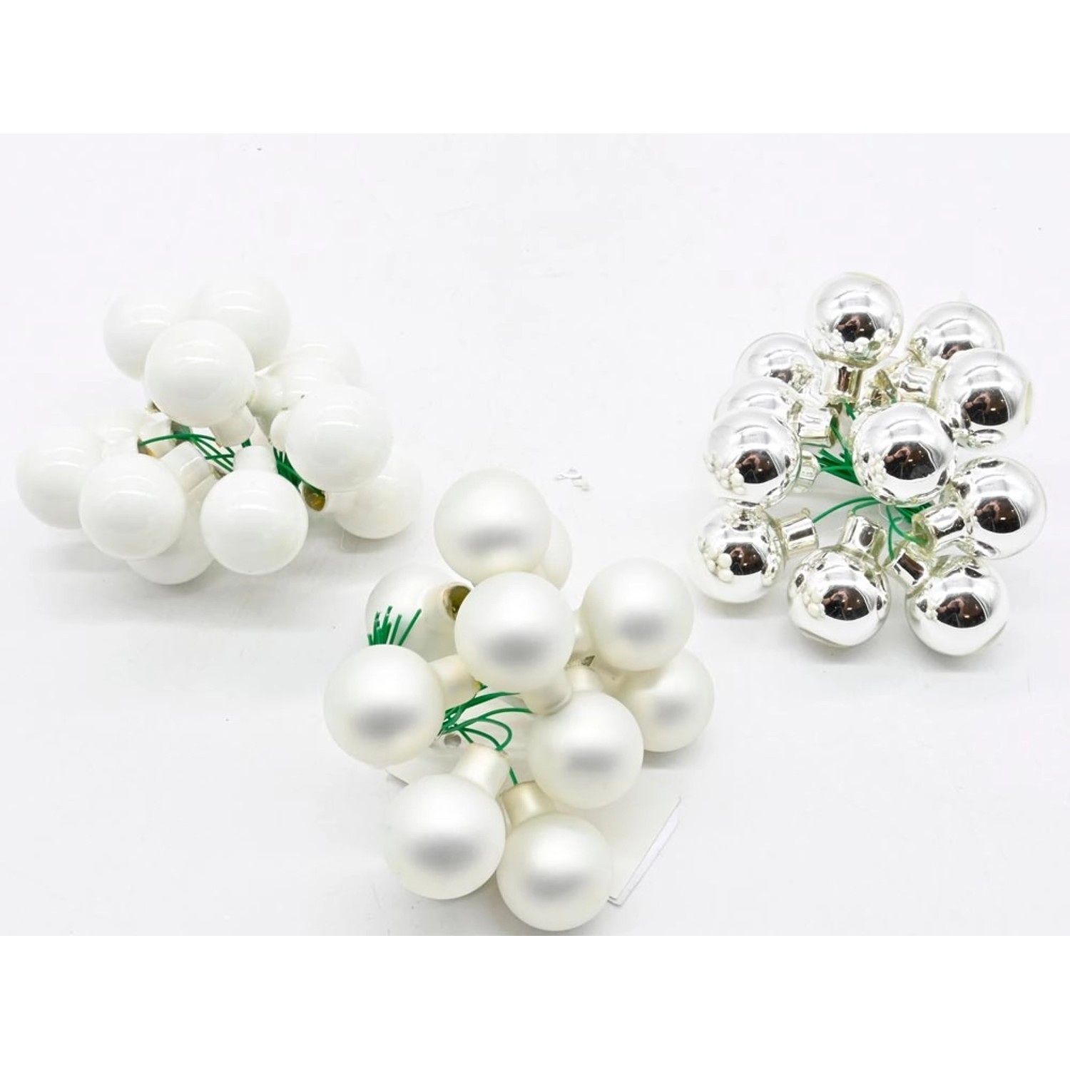 Wiązka bombek szklanych białych na druciku, mix - 2 cm